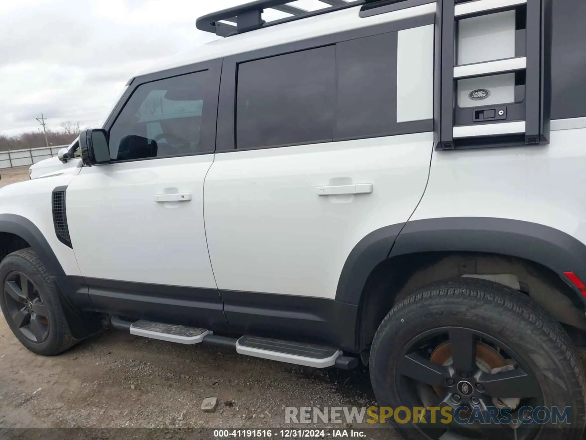 15 fotografías del automóvil dañado SALEJ7EX0P2110720 LAND ROVER DEFENDER 2023