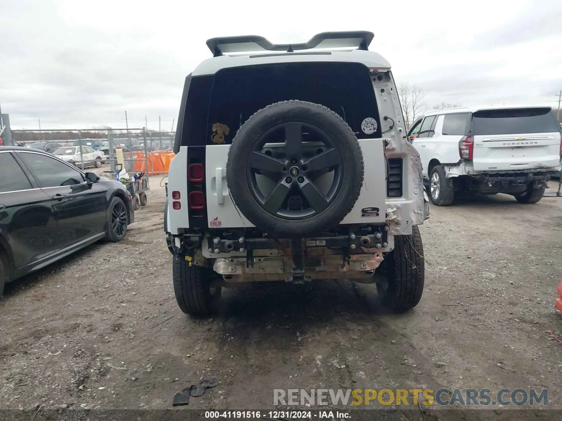 17 fotografías del automóvil dañado SALEJ7EX0P2110720 LAND ROVER DEFENDER 2023