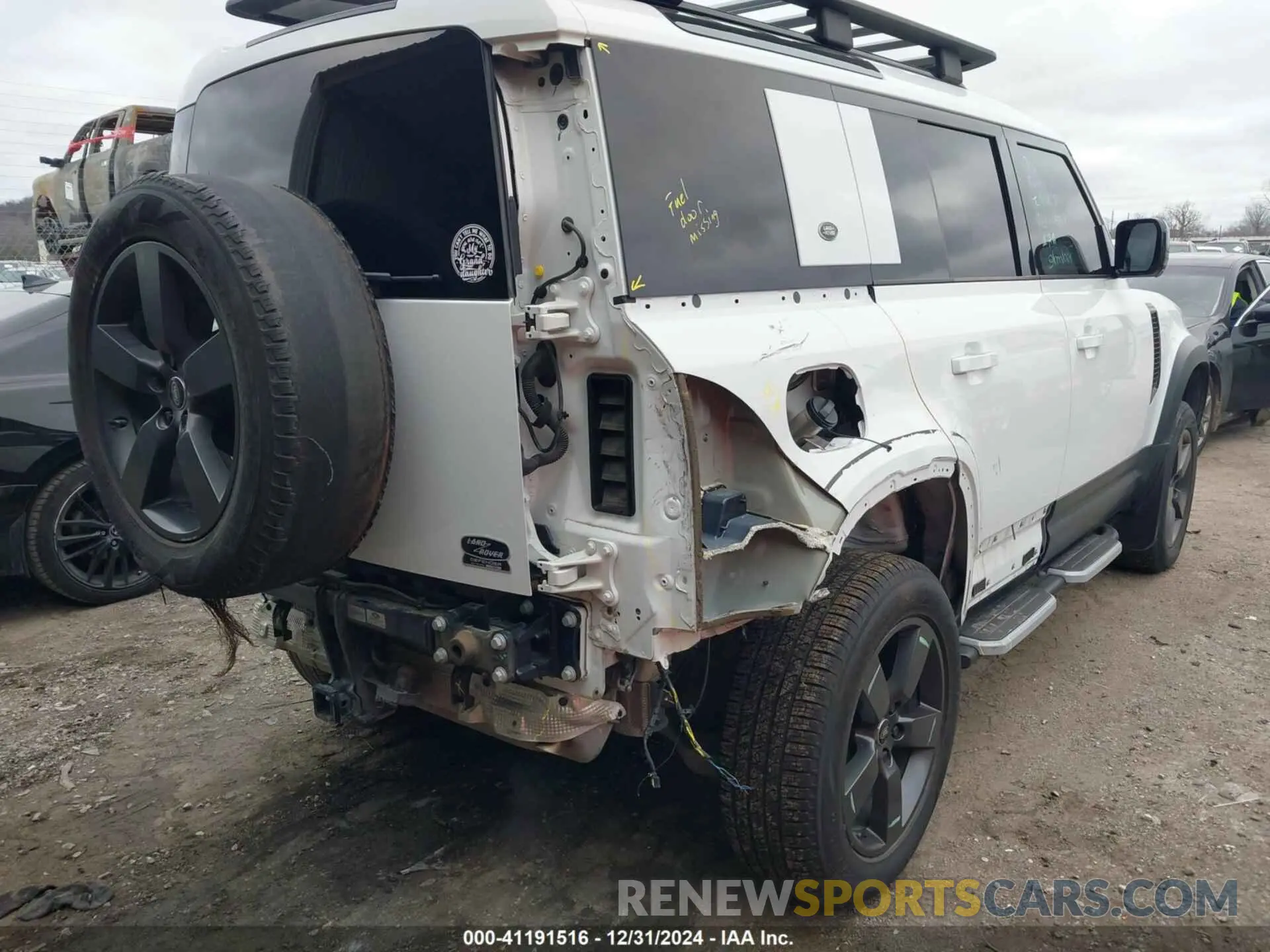 4 fotografías del automóvil dañado SALEJ7EX0P2110720 LAND ROVER DEFENDER 2023