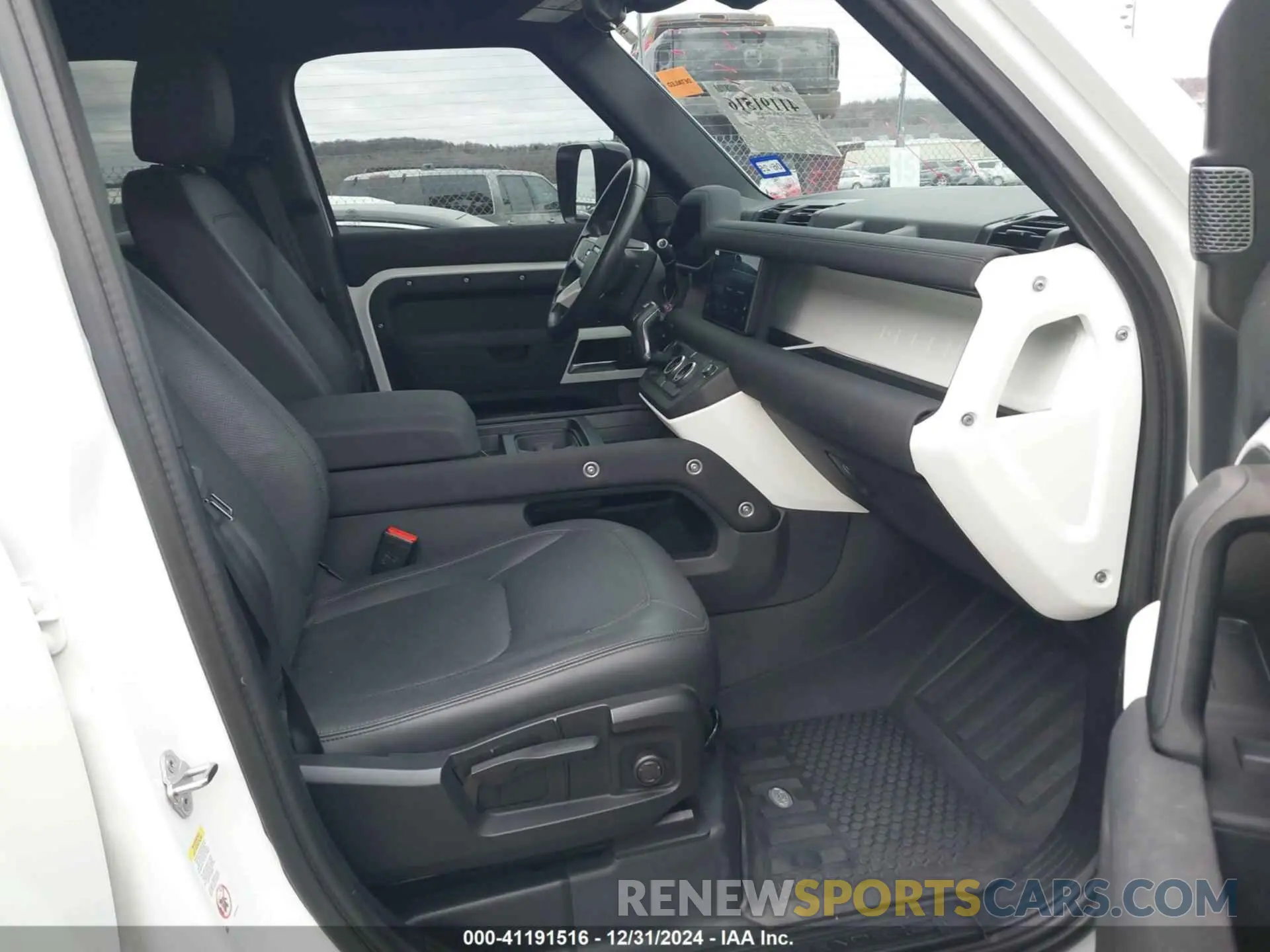 5 fotografías del automóvil dañado SALEJ7EX0P2110720 LAND ROVER DEFENDER 2023