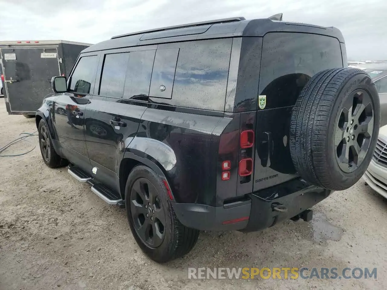 2 fotografías del automóvil dañado SALEJ7EX9P2241869 LAND ROVER DEFENDER 2023