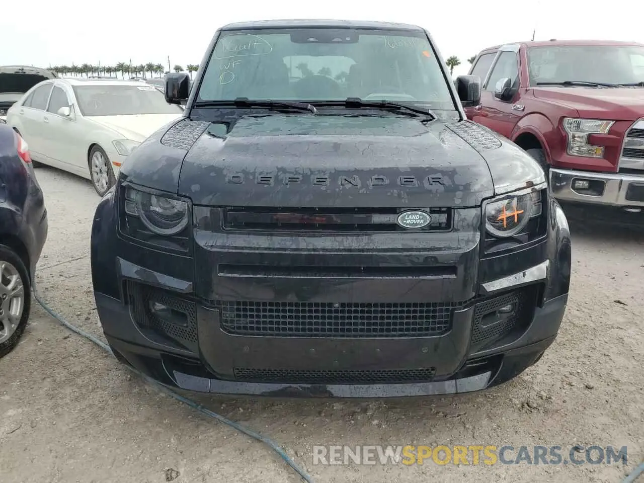 5 fotografías del automóvil dañado SALEJ7EX9P2241869 LAND ROVER DEFENDER 2023