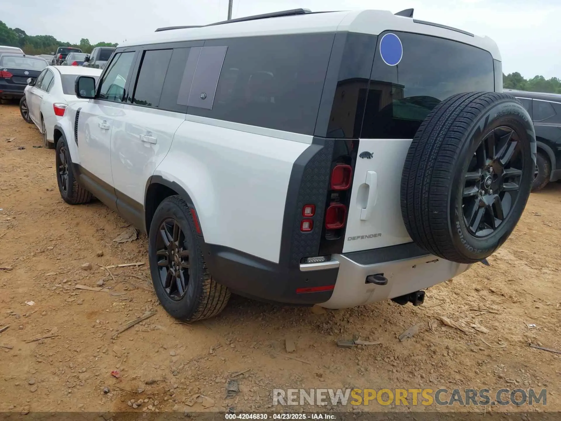 3 fotografías del automóvil dañado SALEJFEUXP2221744 LAND ROVER DEFENDER 2023