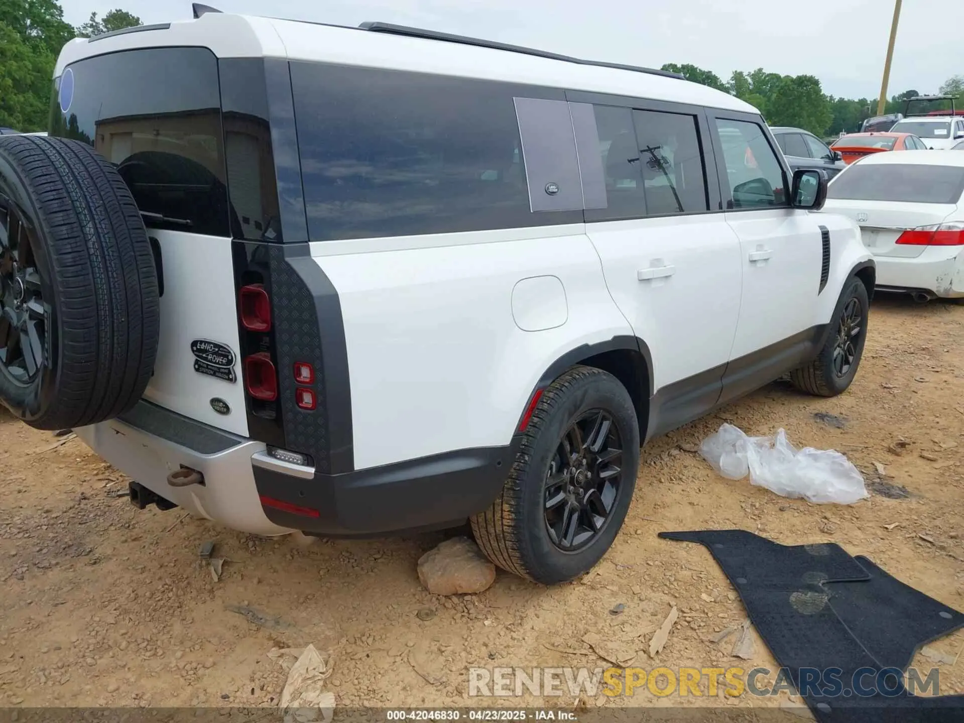 4 fotografías del automóvil dañado SALEJFEUXP2221744 LAND ROVER DEFENDER 2023