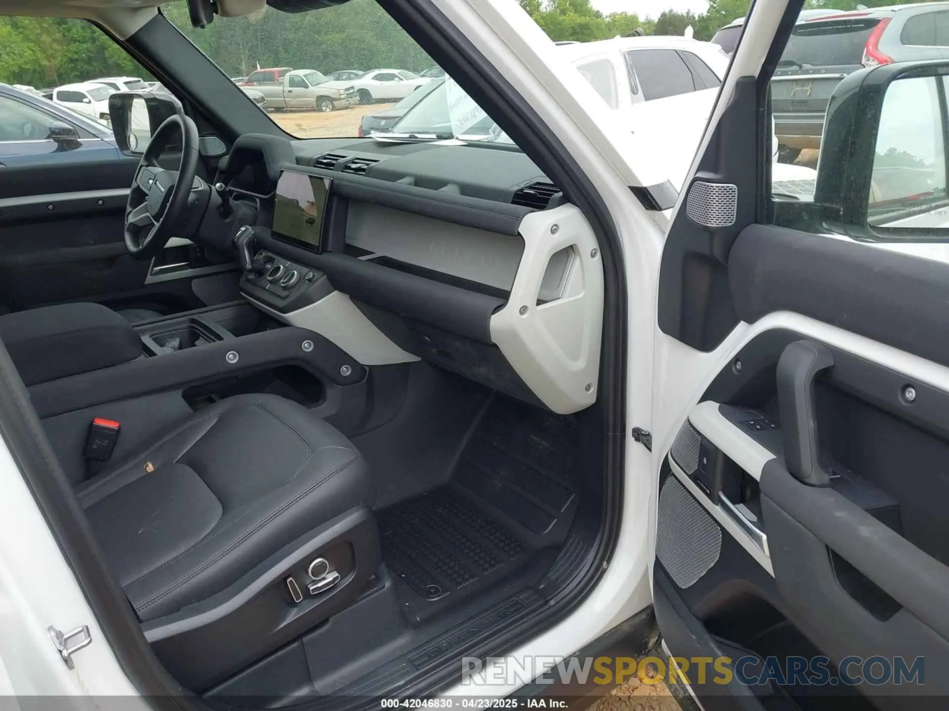 5 fotografías del automóvil dañado SALEJFEUXP2221744 LAND ROVER DEFENDER 2023