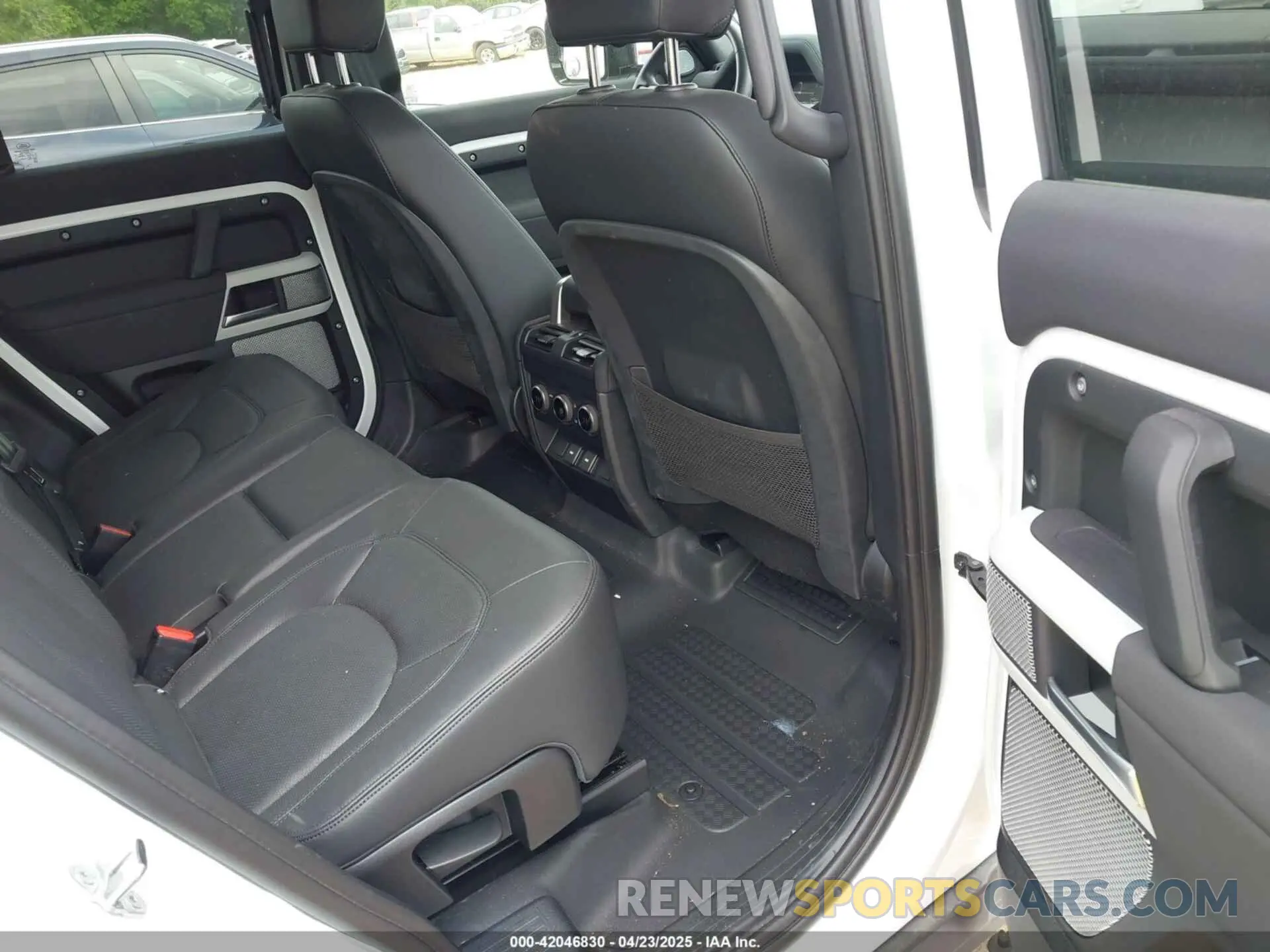 8 fotografías del automóvil dañado SALEJFEUXP2221744 LAND ROVER DEFENDER 2023