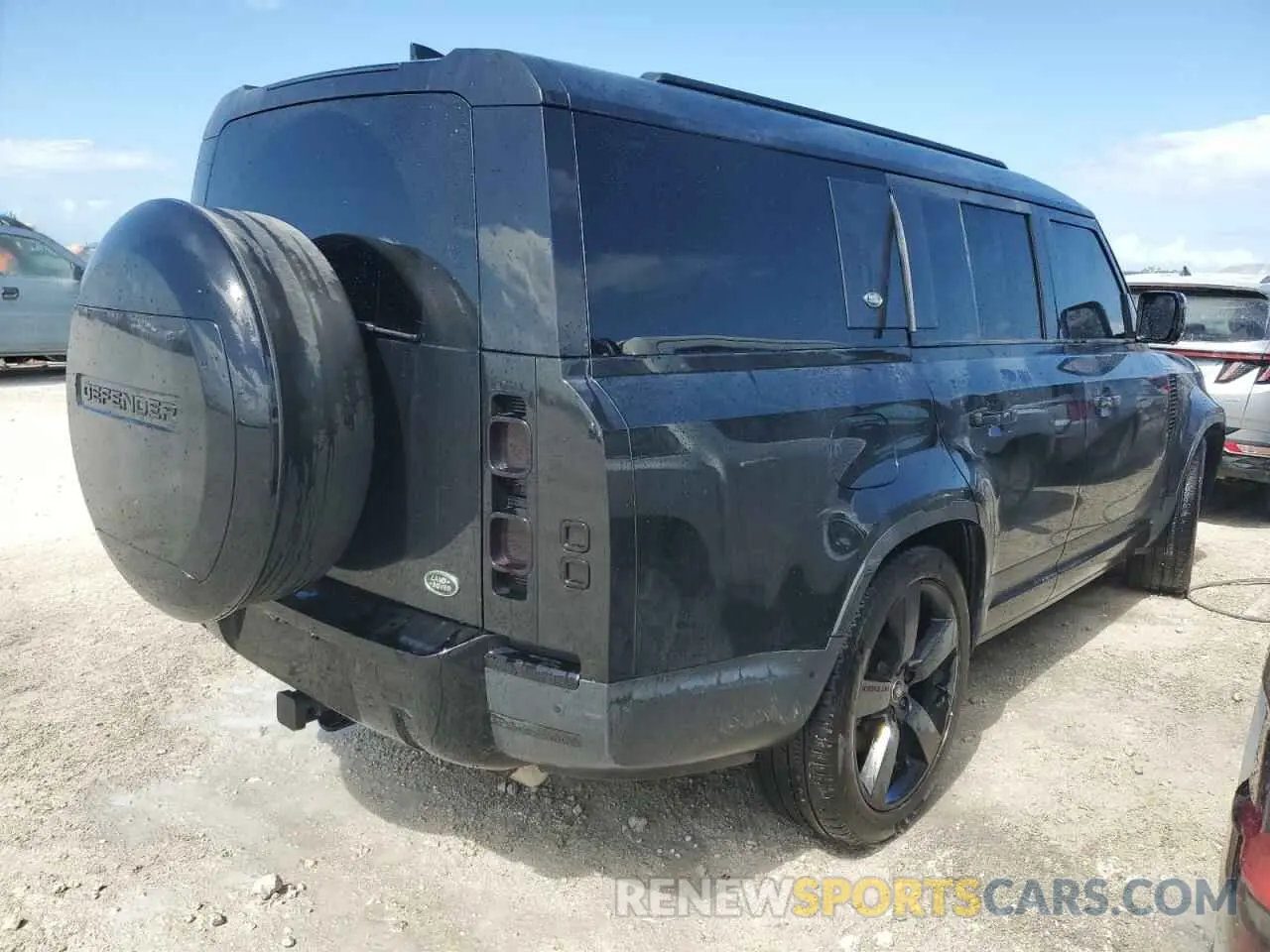 3 fotografías del automóvil dañado SALEPFEU1P2234459 LAND ROVER DEFENDER 2023