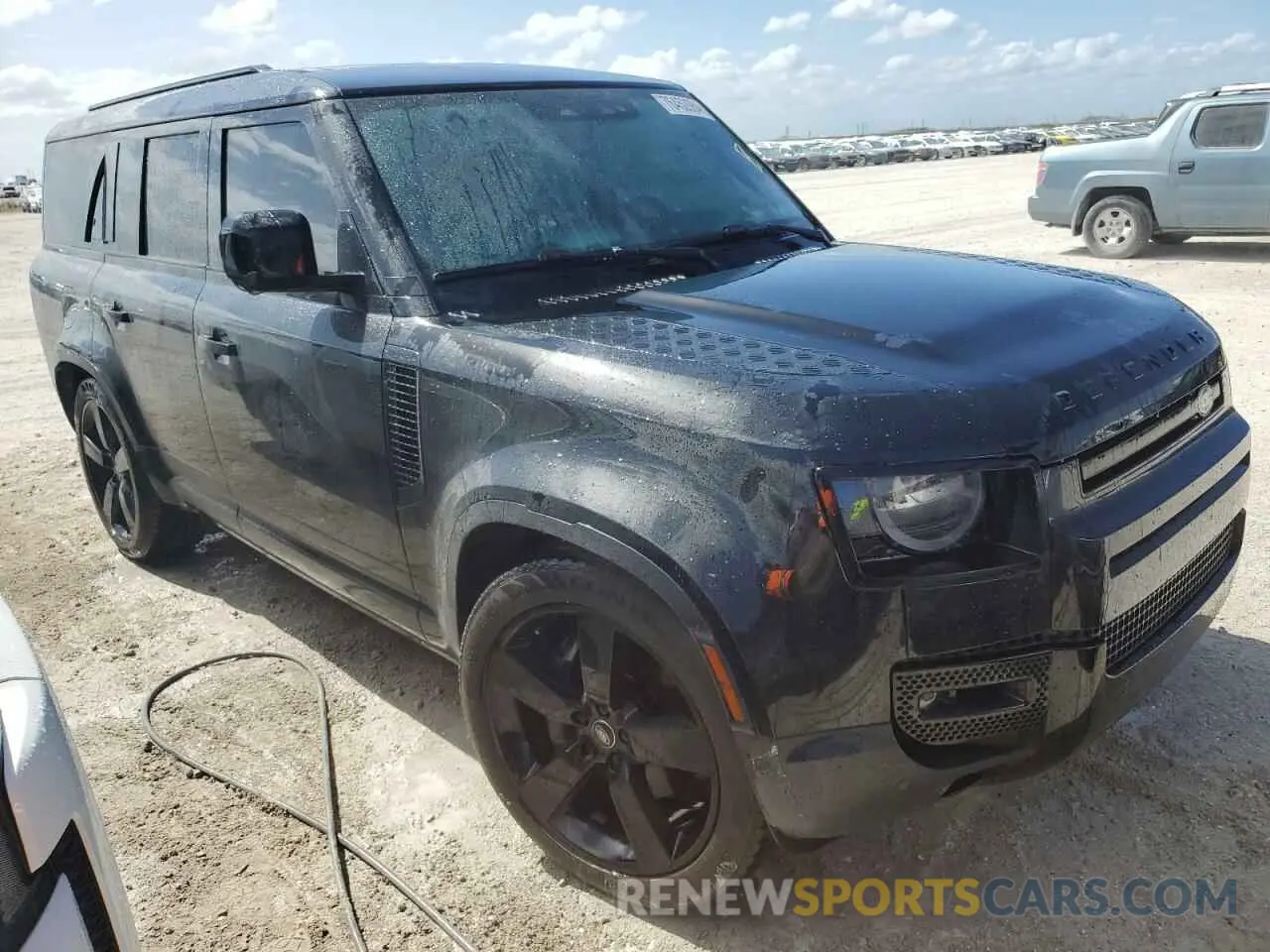 4 fotografías del automóvil dañado SALEPFEU1P2234459 LAND ROVER DEFENDER 2023