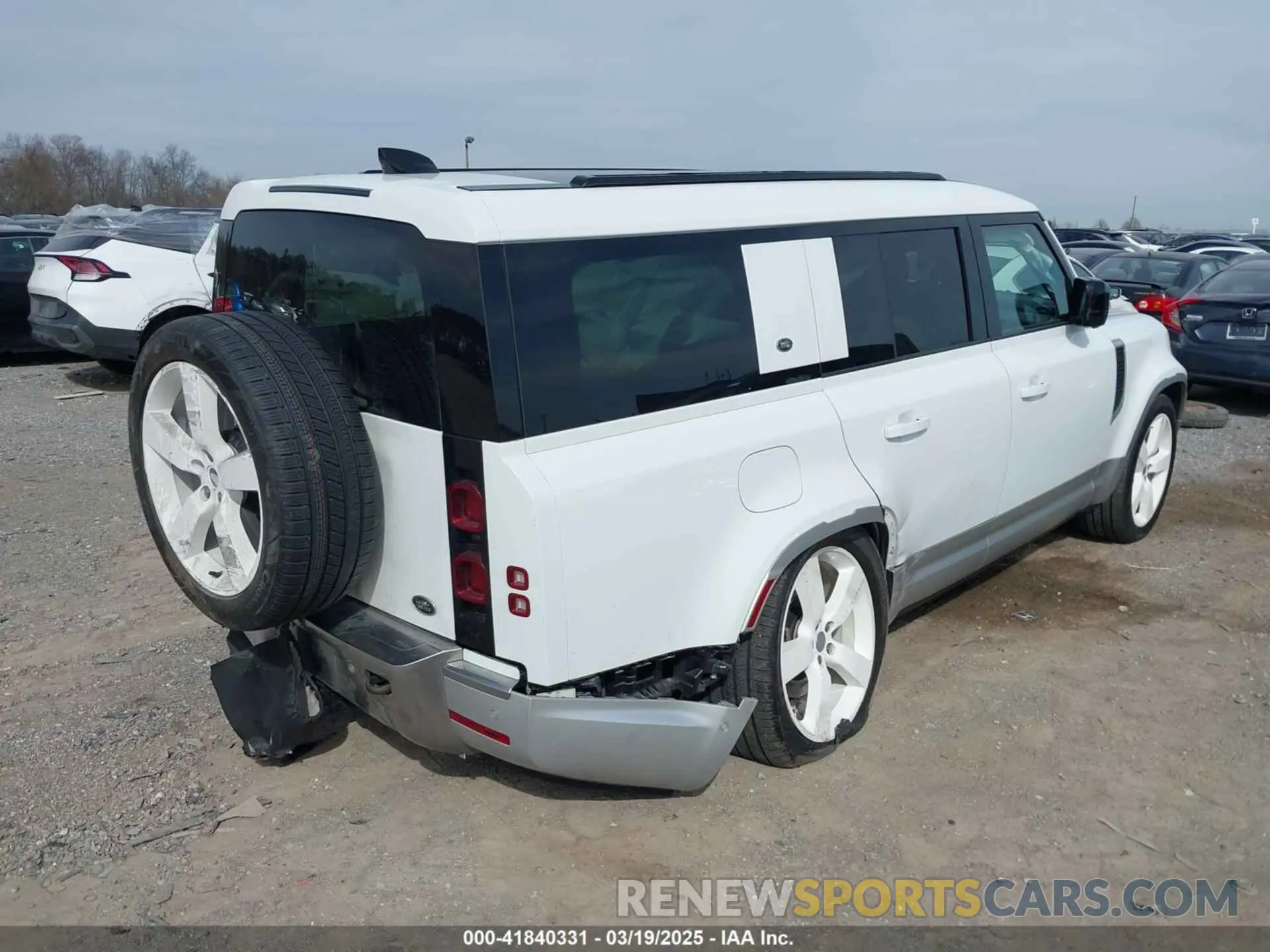 4 fotografías del automóvil dañado SALEVFEU0P2241361 LAND ROVER DEFENDER 2023