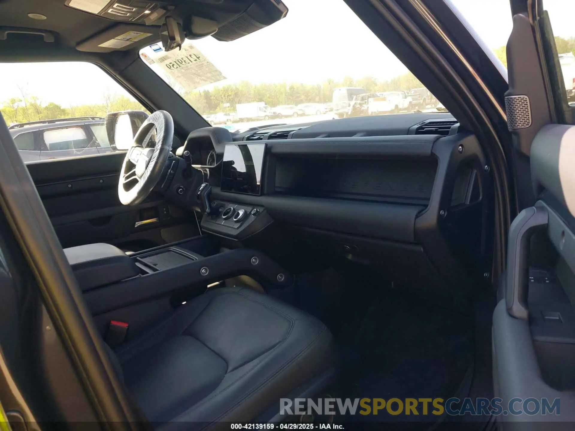 5 fotografías del automóvil dañado SALEWEEE8P2196668 LAND ROVER DEFENDER 2023