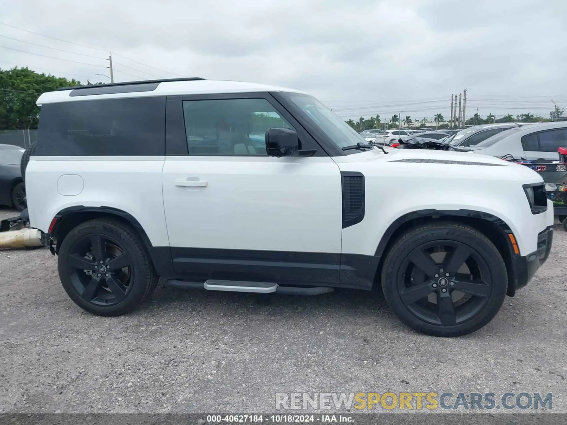 14 fotografías del automóvil dañado SALE26EUXR2277604 LAND ROVER DEFENDER 2024