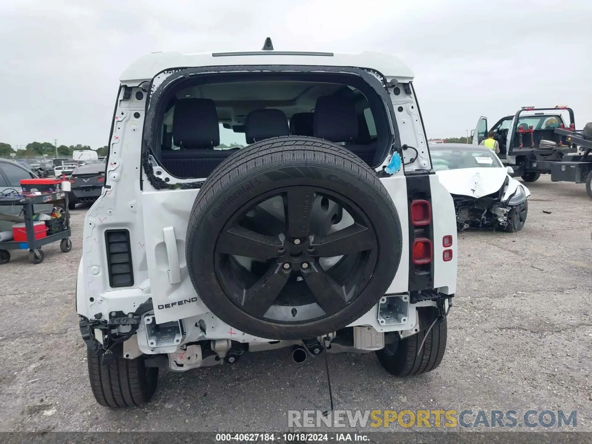 17 fotografías del automóvil dañado SALE26EUXR2277604 LAND ROVER DEFENDER 2024