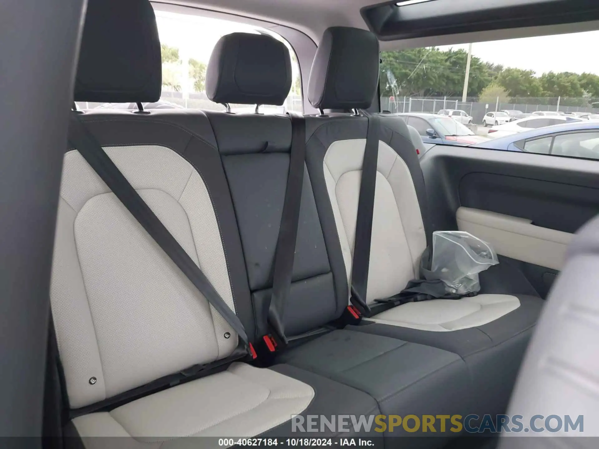 8 fotografías del automóvil dañado SALE26EUXR2277604 LAND ROVER DEFENDER 2024