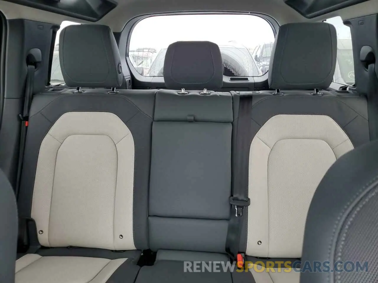 10 fotografías del automóvil dañado SALE27EU6R2262247 LAND ROVER DEFENDER 2024