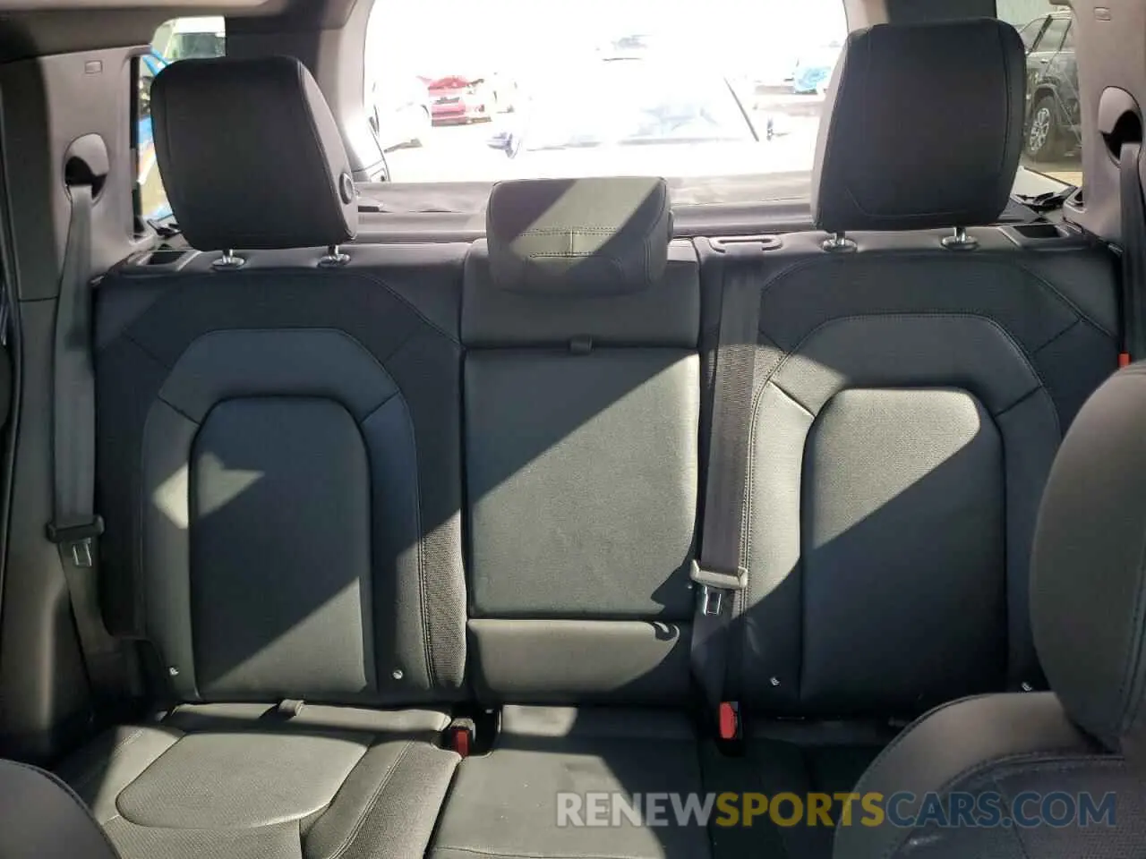 10 fotografías del automóvil dañado SALE27EU6R2351509 LAND ROVER DEFENDER 2024