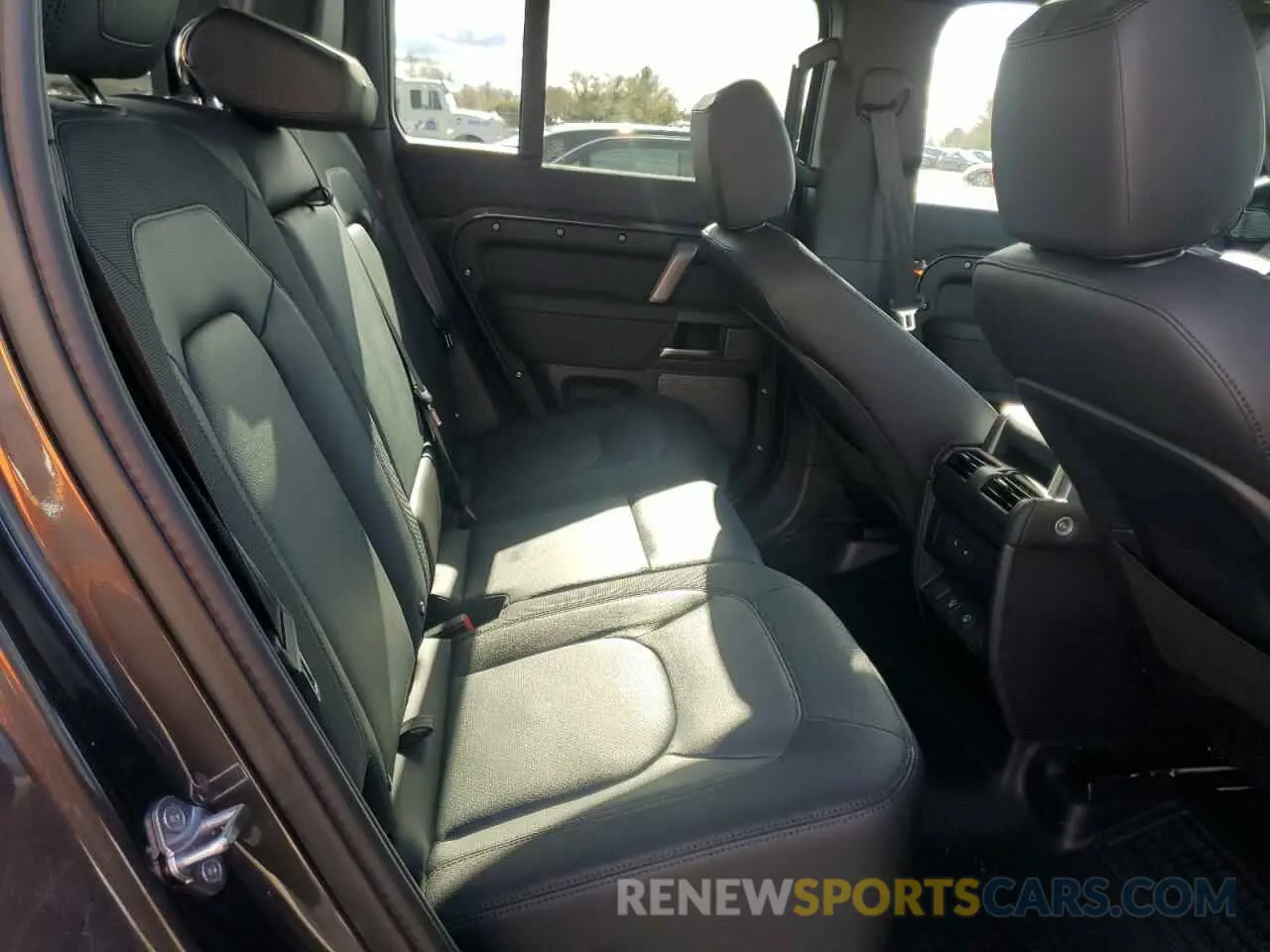 11 fotografías del automóvil dañado SALE27EU6R2351509 LAND ROVER DEFENDER 2024