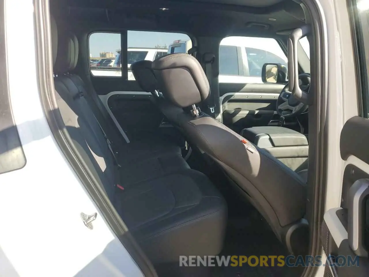 11 fotografías del automóvil dañado SALE27EUXR2289502 LAND ROVER DEFENDER 2024