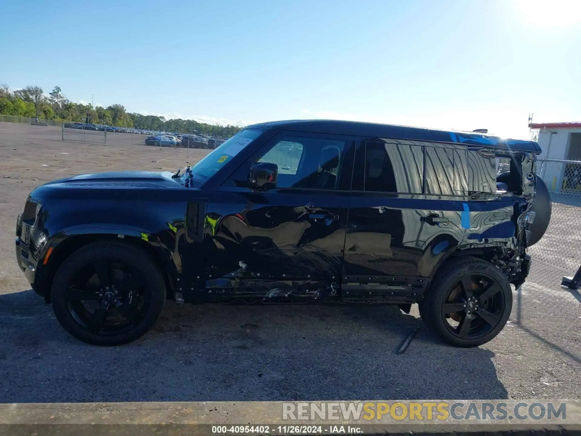 14 fotografías del automóvil dañado SALEBEEE0R2295337 LAND ROVER DEFENDER 2024