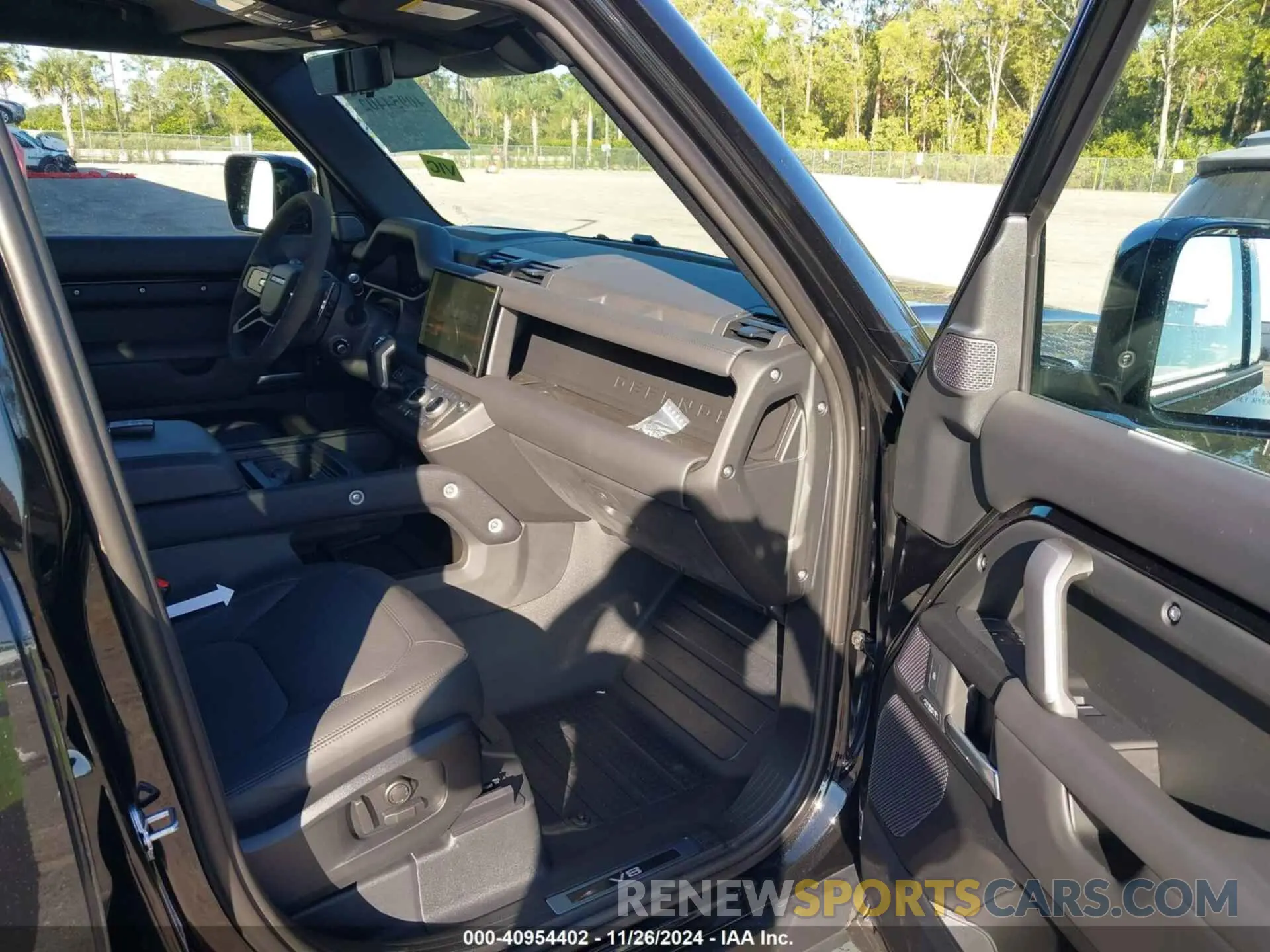 5 fotografías del automóvil dañado SALEBEEE0R2295337 LAND ROVER DEFENDER 2024