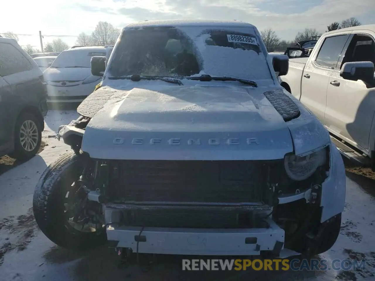 5 fotografías del automóvil dañado SALEJEEX3R2276169 LAND ROVER DEFENDER 2024