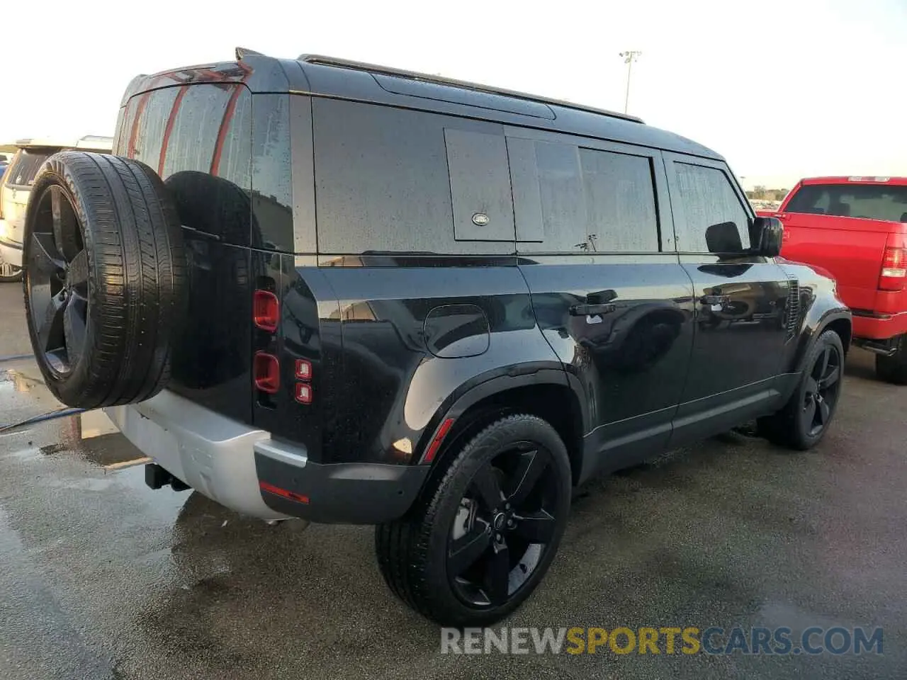 3 fotografías del automóvil dañado SALEJEEX9R2315234 LAND ROVER DEFENDER 2024