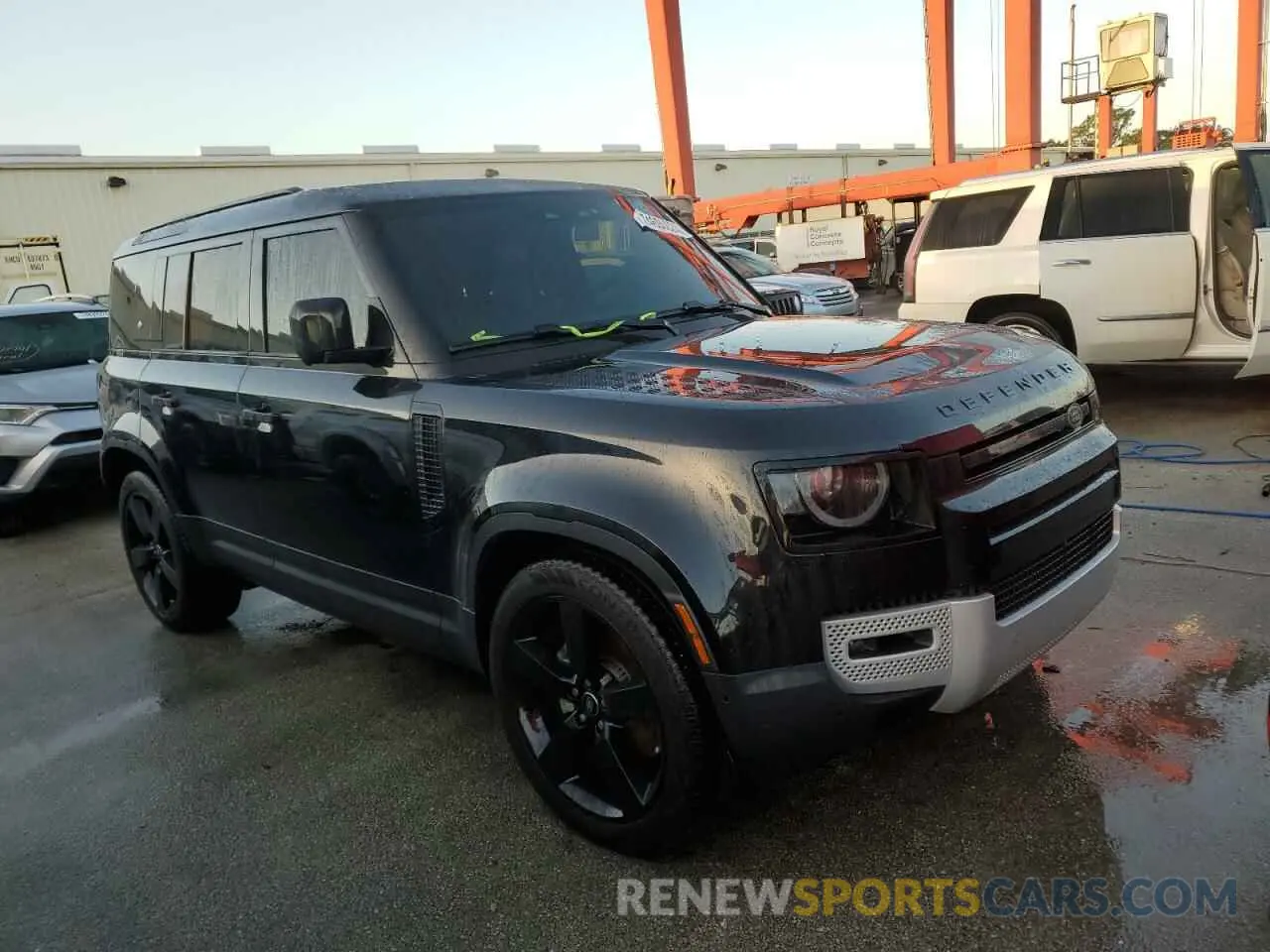 4 fotografías del automóvil dañado SALEJEEX9R2315234 LAND ROVER DEFENDER 2024