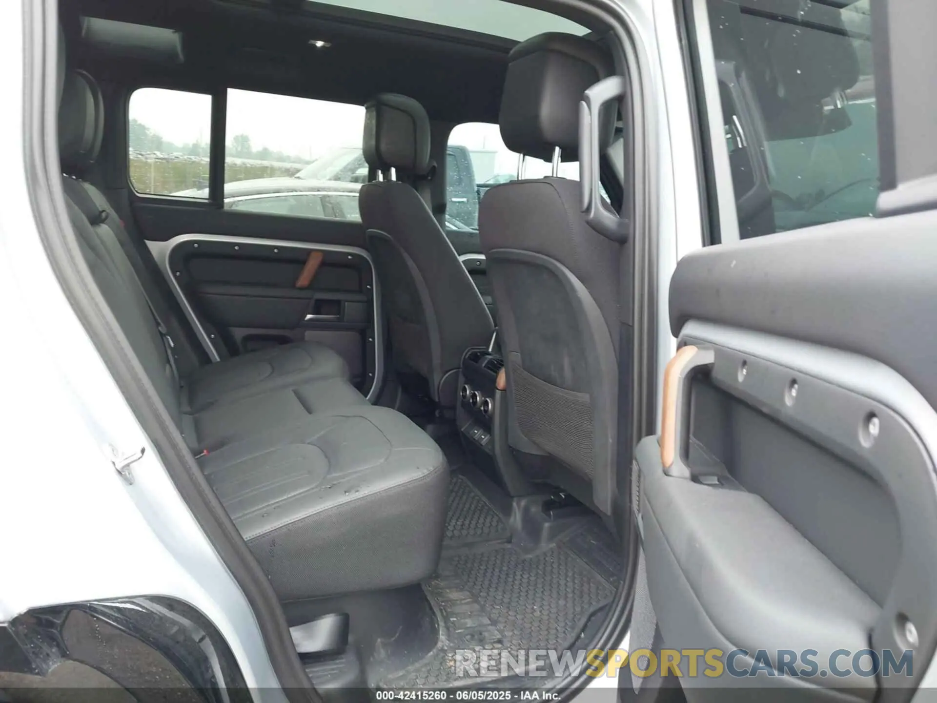 8 fotografías del automóvil dañado SALEX7EU3R2271831 LAND ROVER DEFENDER 2024