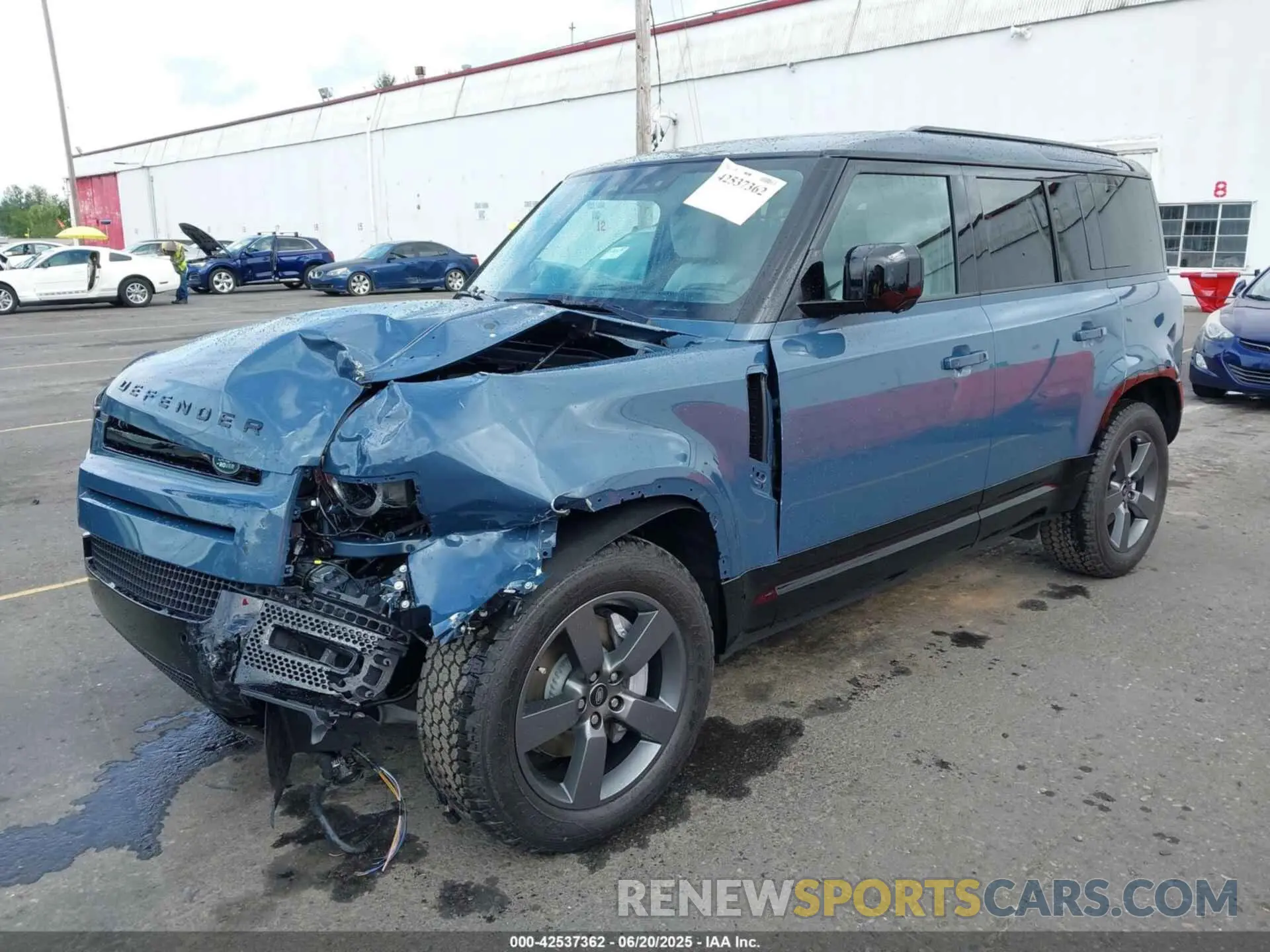 2 fotografías del automóvil dañado SALE27EU4S2418274 LAND ROVER DEFENDER 2025