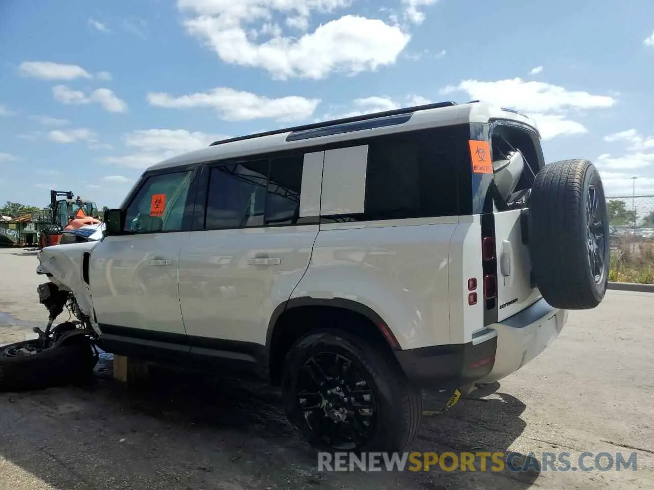 2 fotografías del automóvil dañado SALEJ7EX0S2391376 LAND ROVER DEFENDER 2025