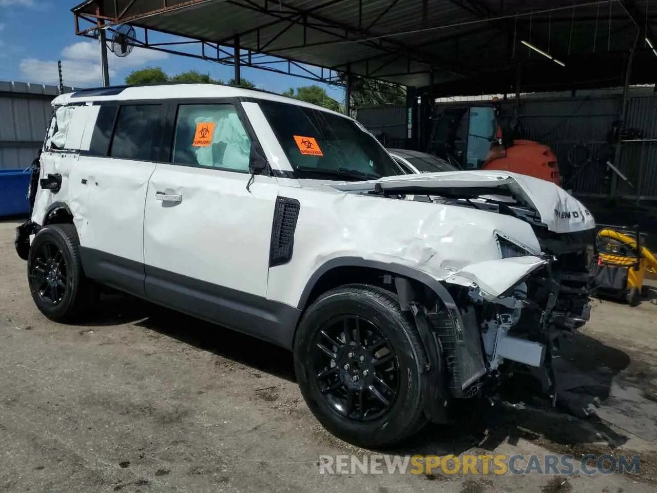4 fotografías del automóvil dañado SALEJ7EX0S2391376 LAND ROVER DEFENDER 2025