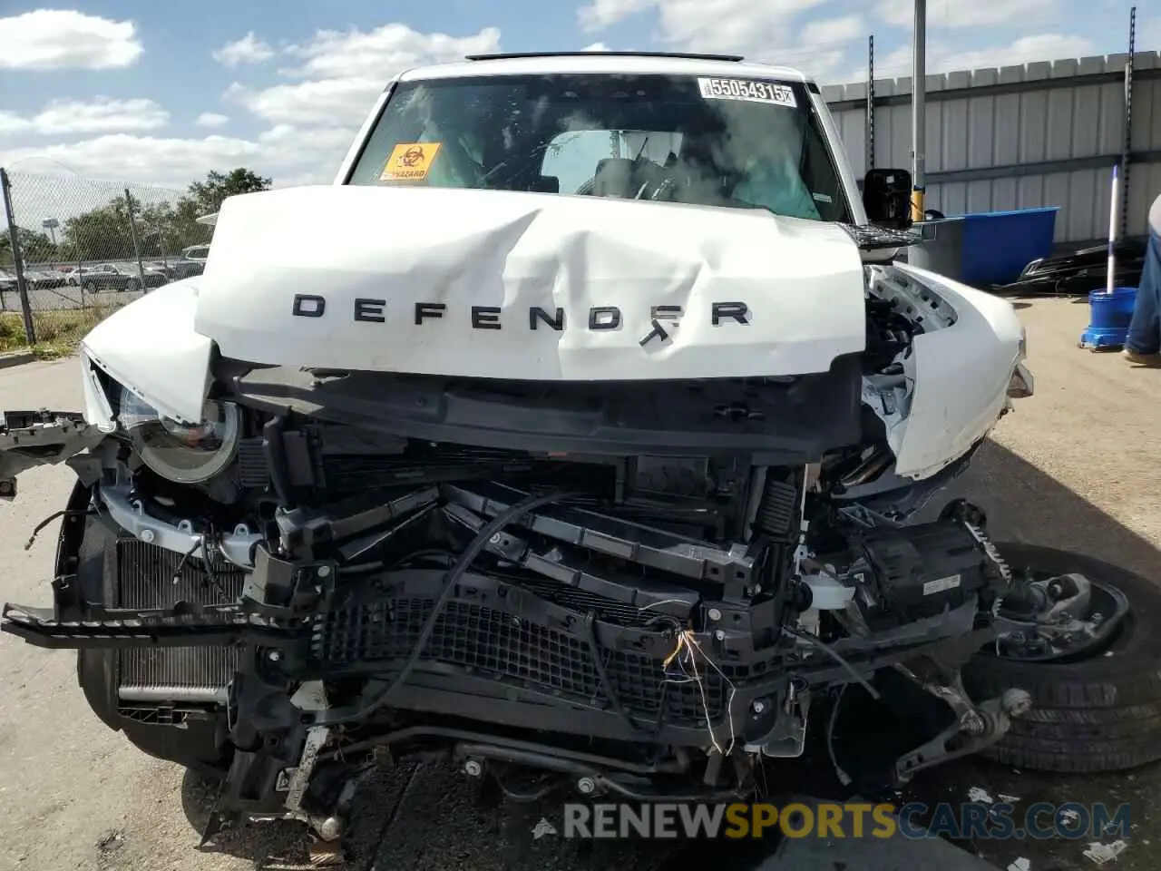 5 fotografías del automóvil dañado SALEJ7EX0S2391376 LAND ROVER DEFENDER 2025