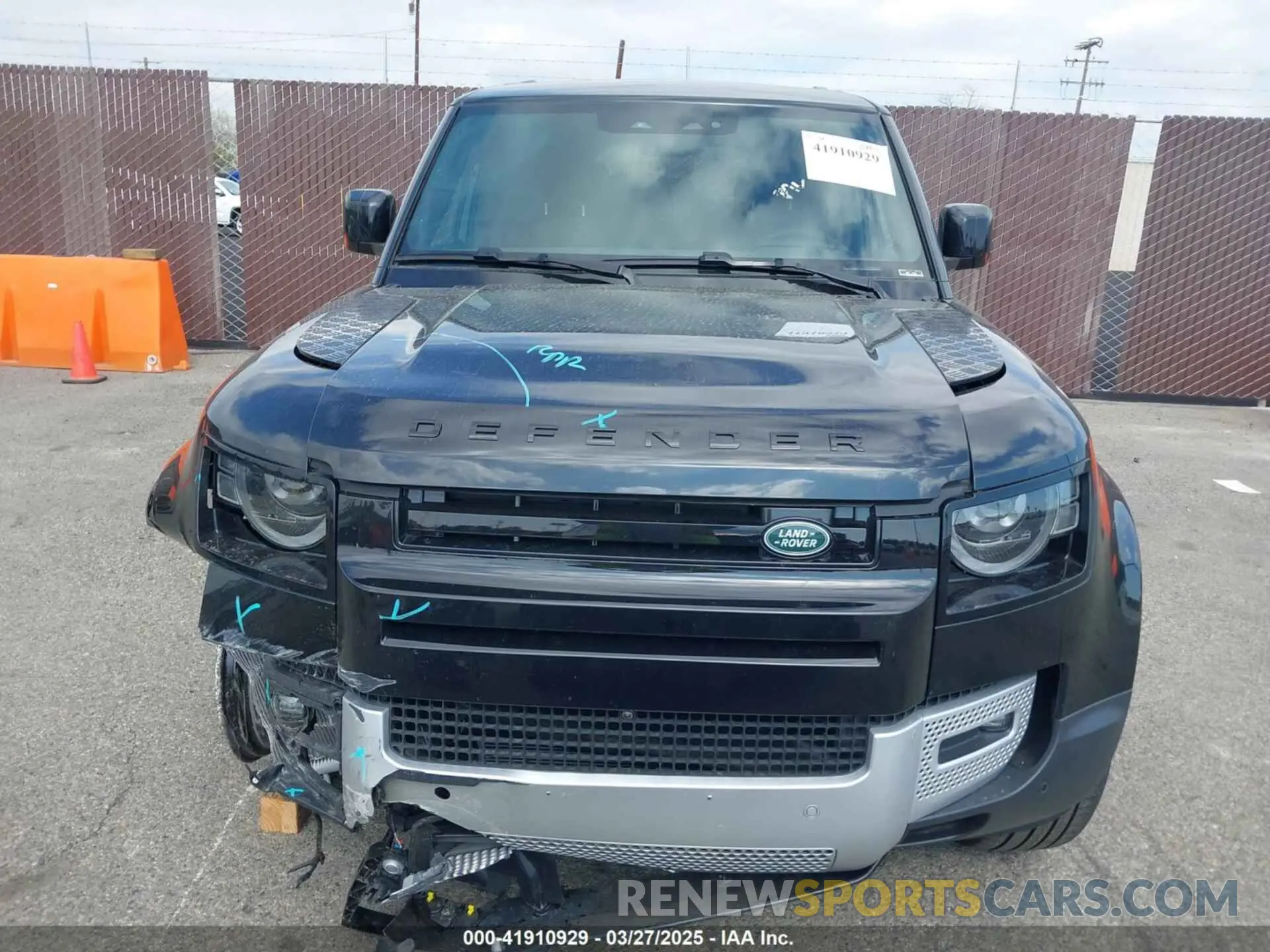 12 fotografías del automóvil dañado SALEJ7EX8S2357959 LAND ROVER DEFENDER 2025
