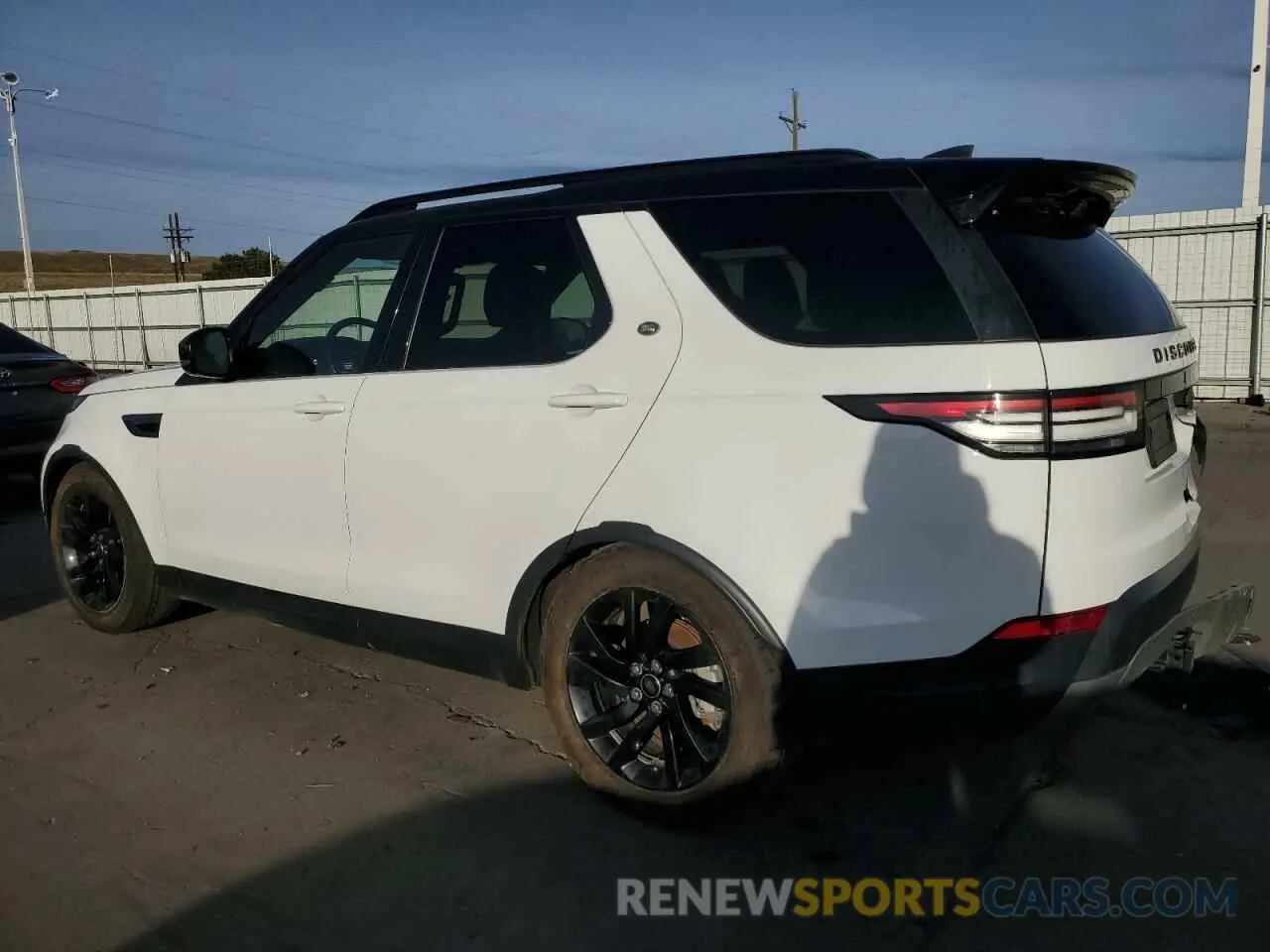 2 fotografías del automóvil dañado SALRG2RK6K2414449 LAND ROVER DISCOVERY 2019