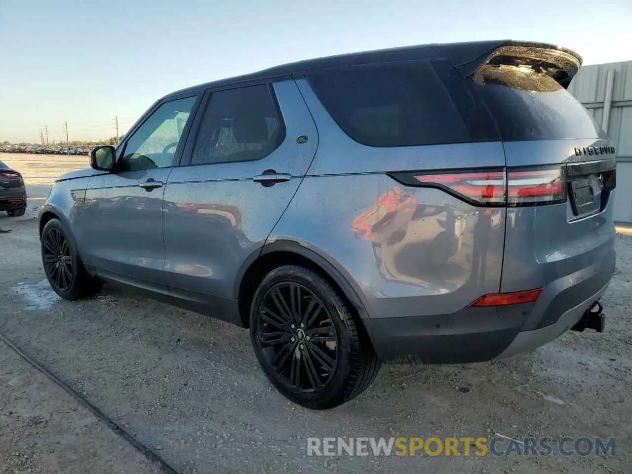 2 fotografías del automóvil dañado SALRR2RV1K2408711 LAND ROVER DISCOVERY 2019