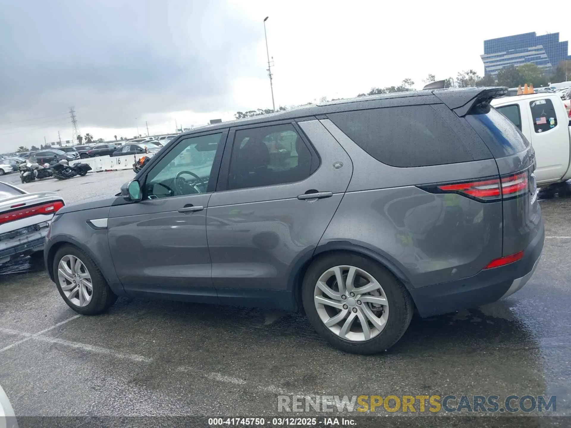14 fotografías del automóvil dañado SALRR2RV6K2407117 LAND ROVER DISCOVERY 2019
