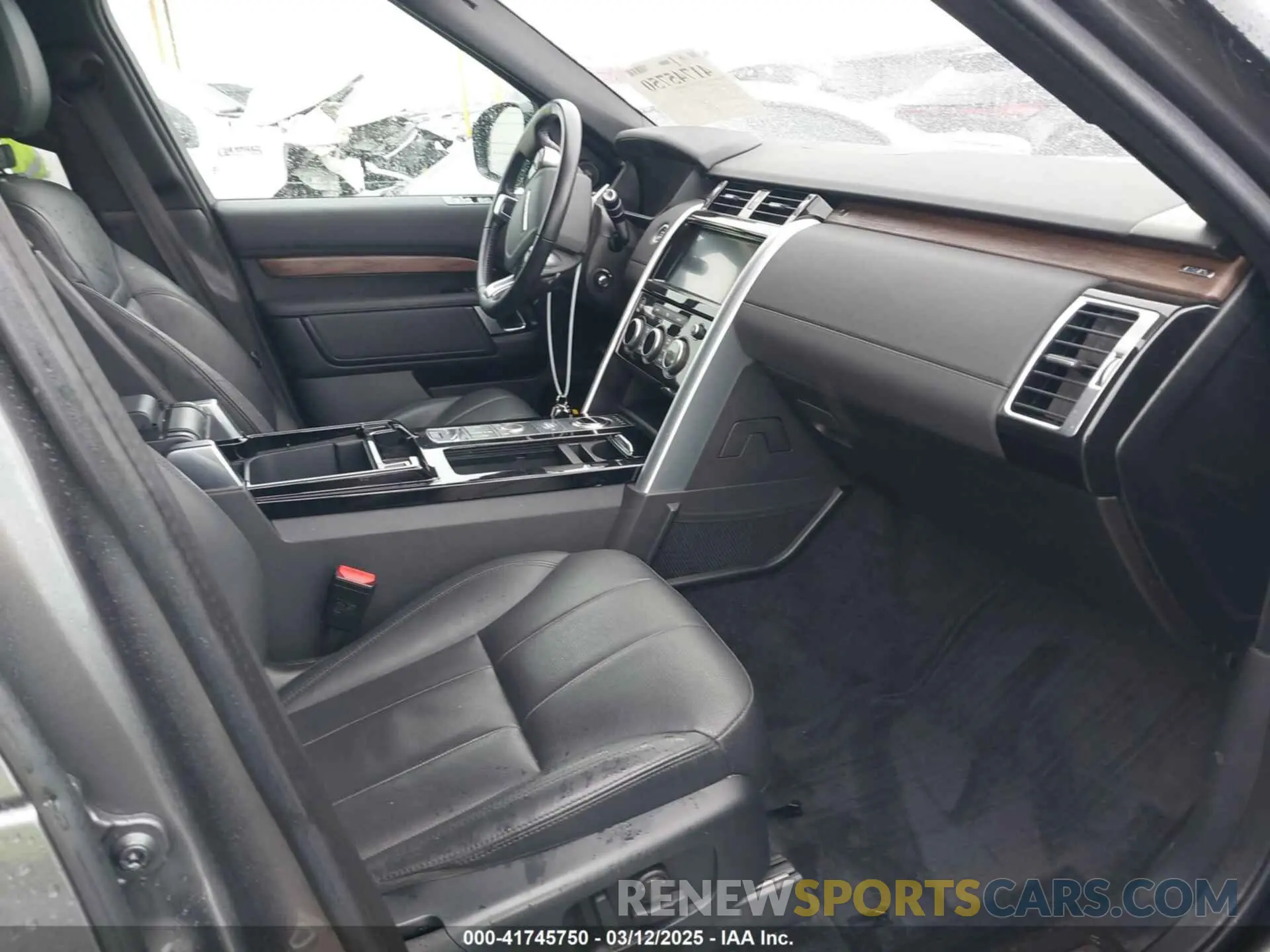 5 fotografías del automóvil dañado SALRR2RV6K2407117 LAND ROVER DISCOVERY 2019