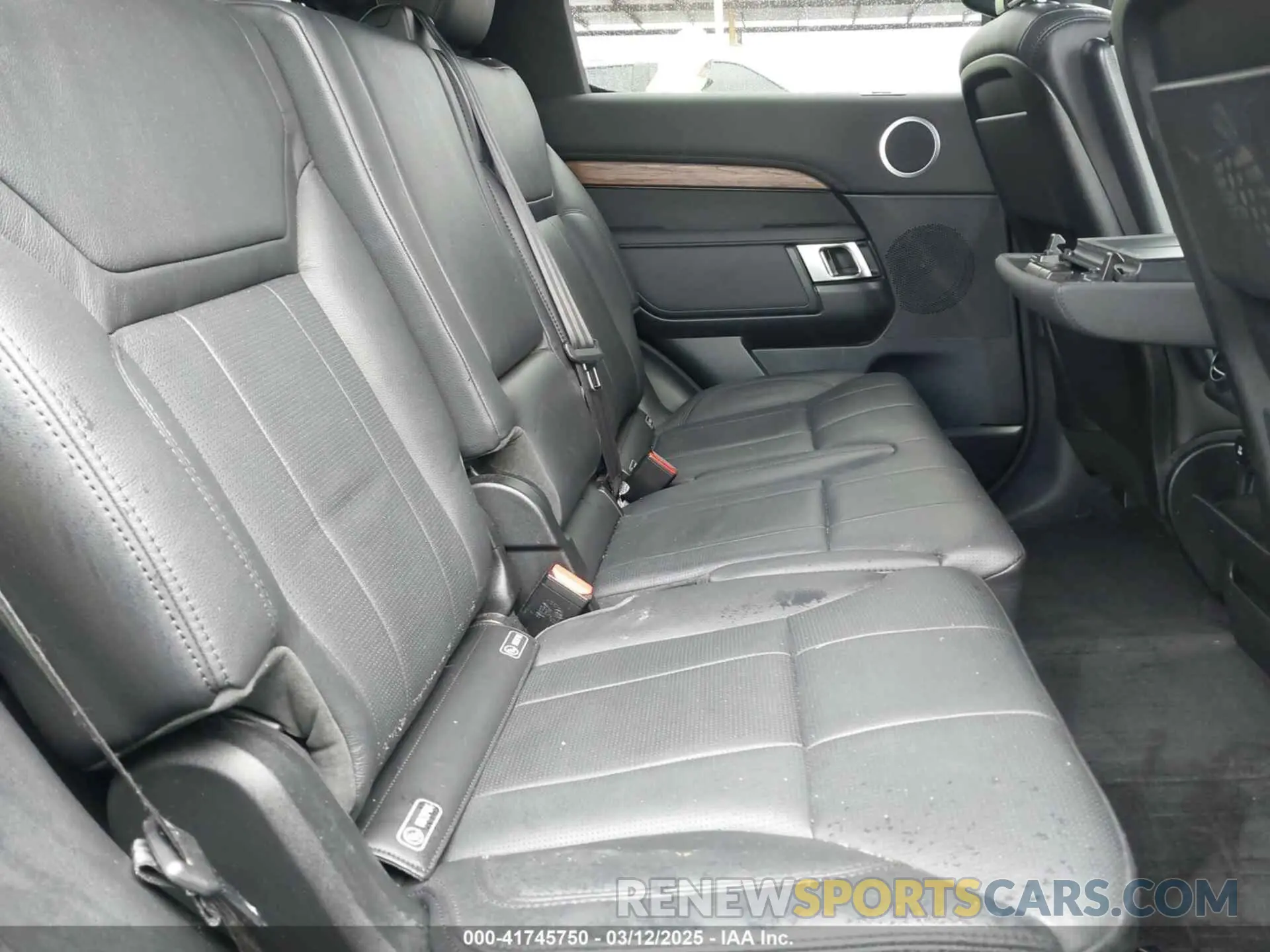 8 fotografías del automóvil dañado SALRR2RV6K2407117 LAND ROVER DISCOVERY 2019