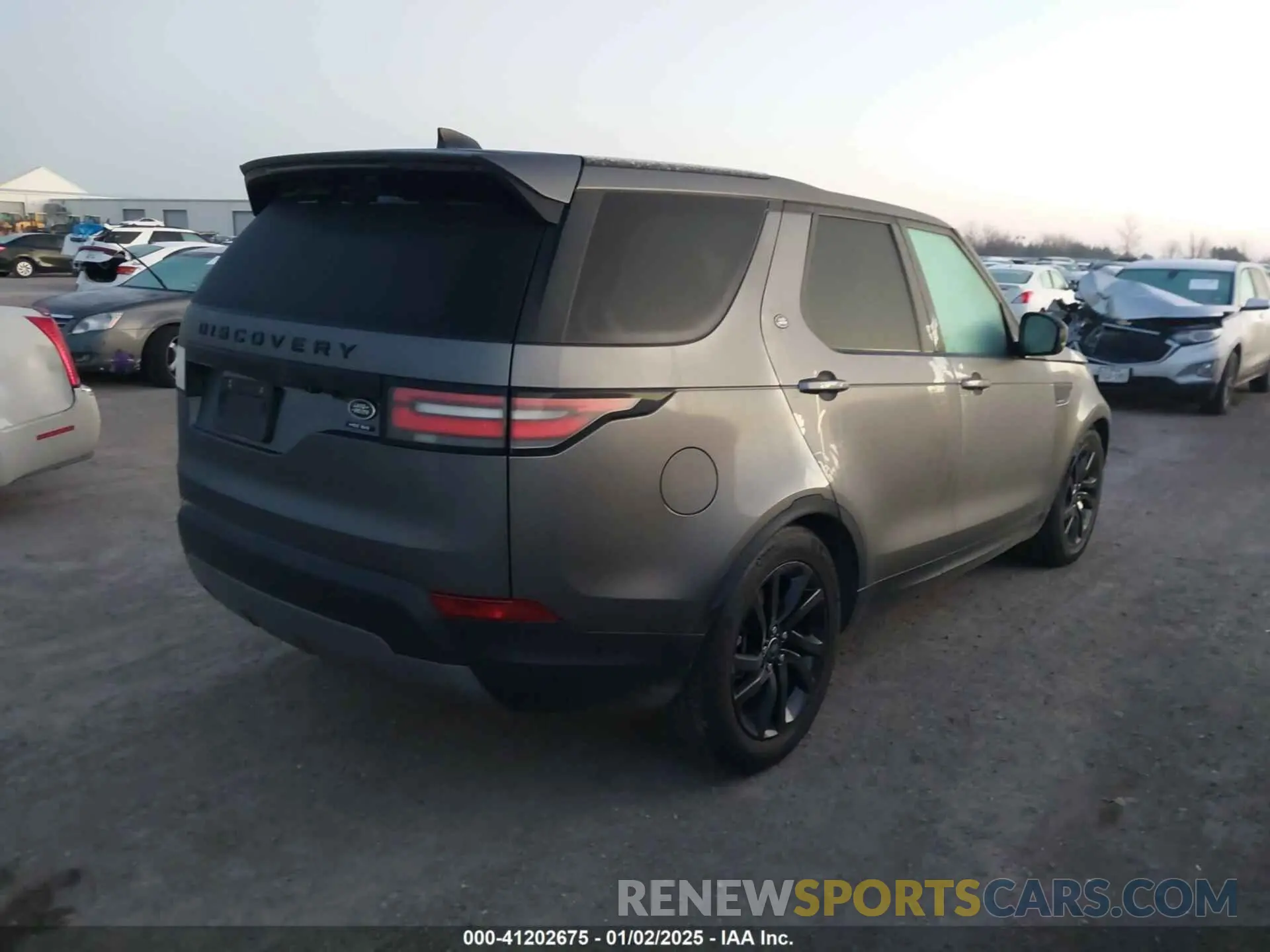 4 fotografías del automóvil dañado SALRT2RV2K2407830 LAND ROVER DISCOVERY 2019