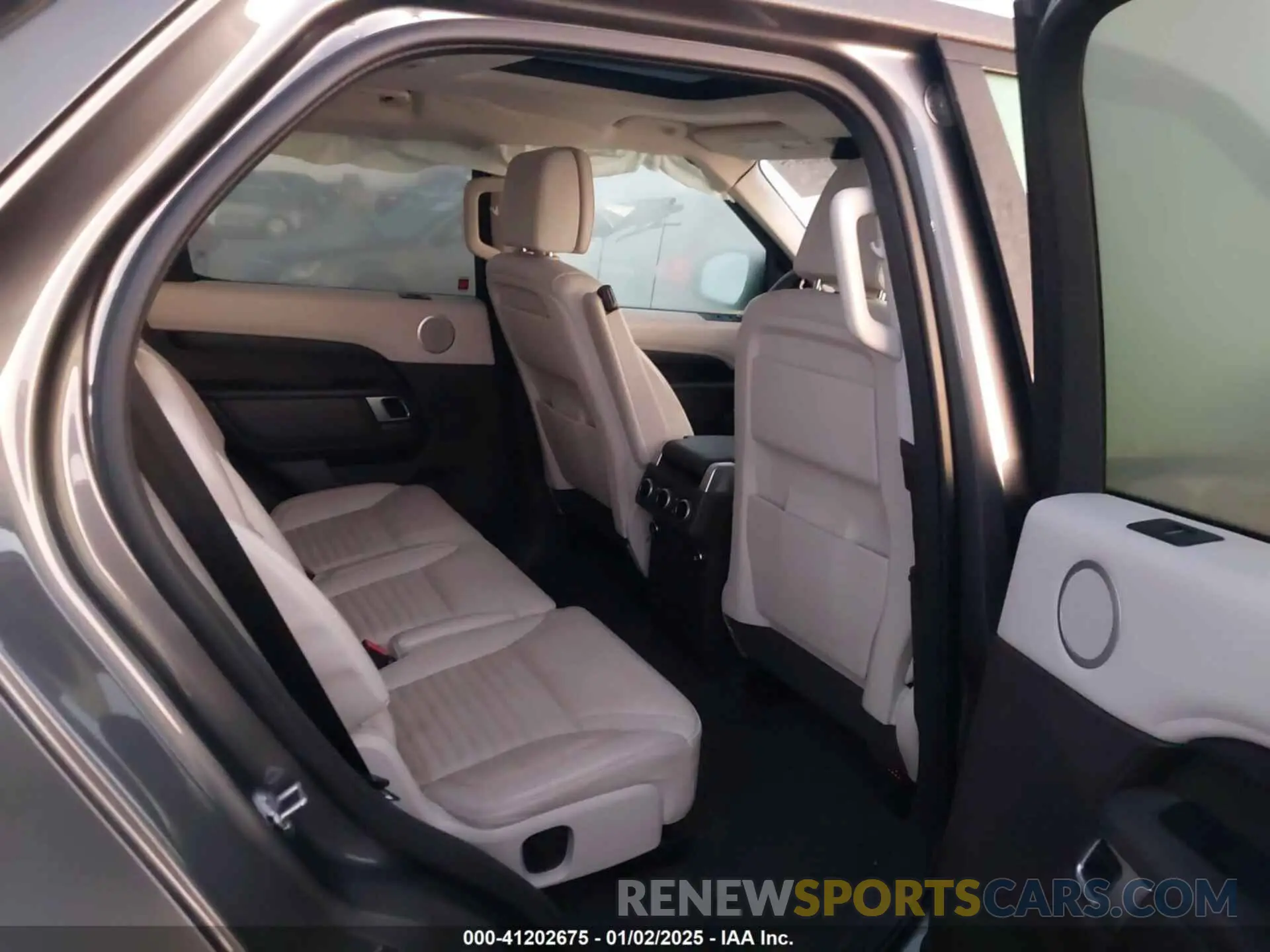 8 fotografías del automóvil dañado SALRT2RV2K2407830 LAND ROVER DISCOVERY 2019