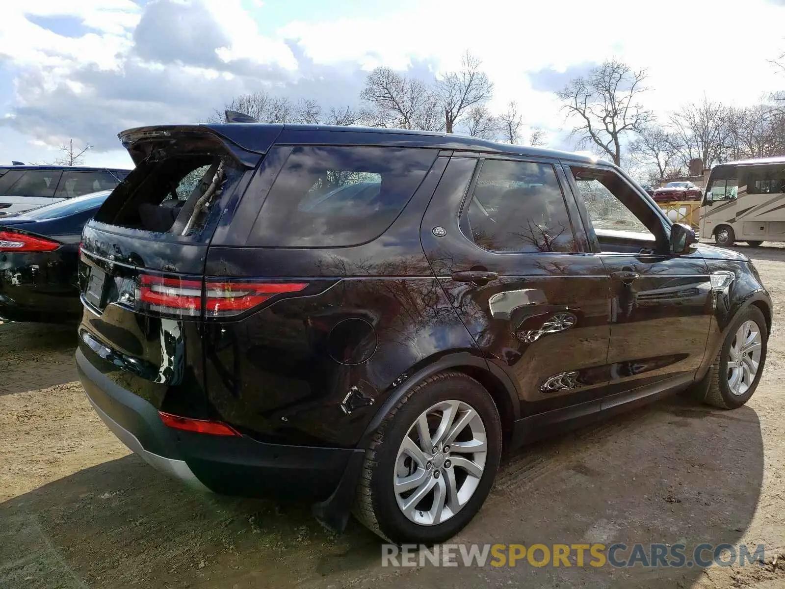 4 fotografías del automóvil dañado SALRT2RV3KA081400 LAND ROVER DISCOVERY 2019