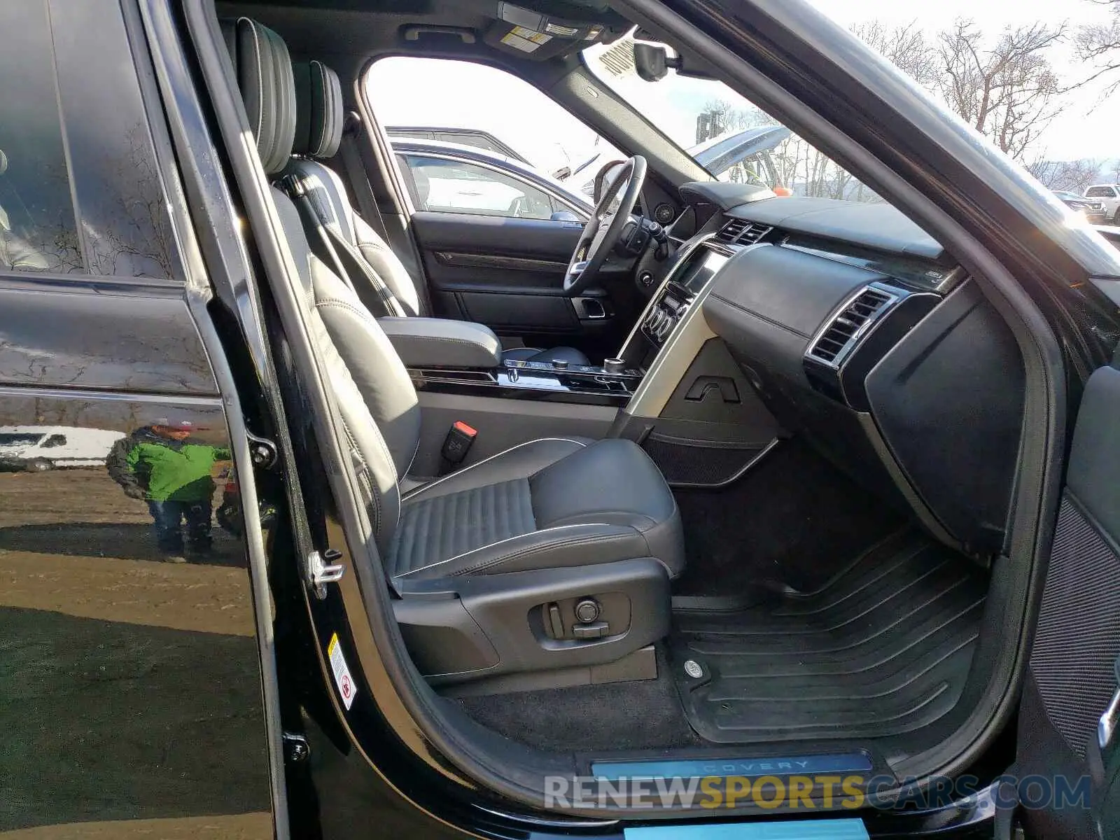5 fotografías del automóvil dañado SALRT2RV3KA081400 LAND ROVER DISCOVERY 2019