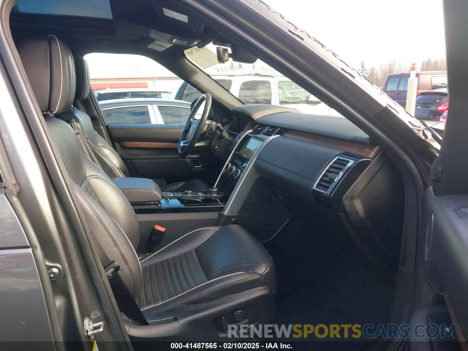 5 fotografías del automóvil dañado SALRT2RV4KA086492 LAND ROVER DISCOVERY 2019