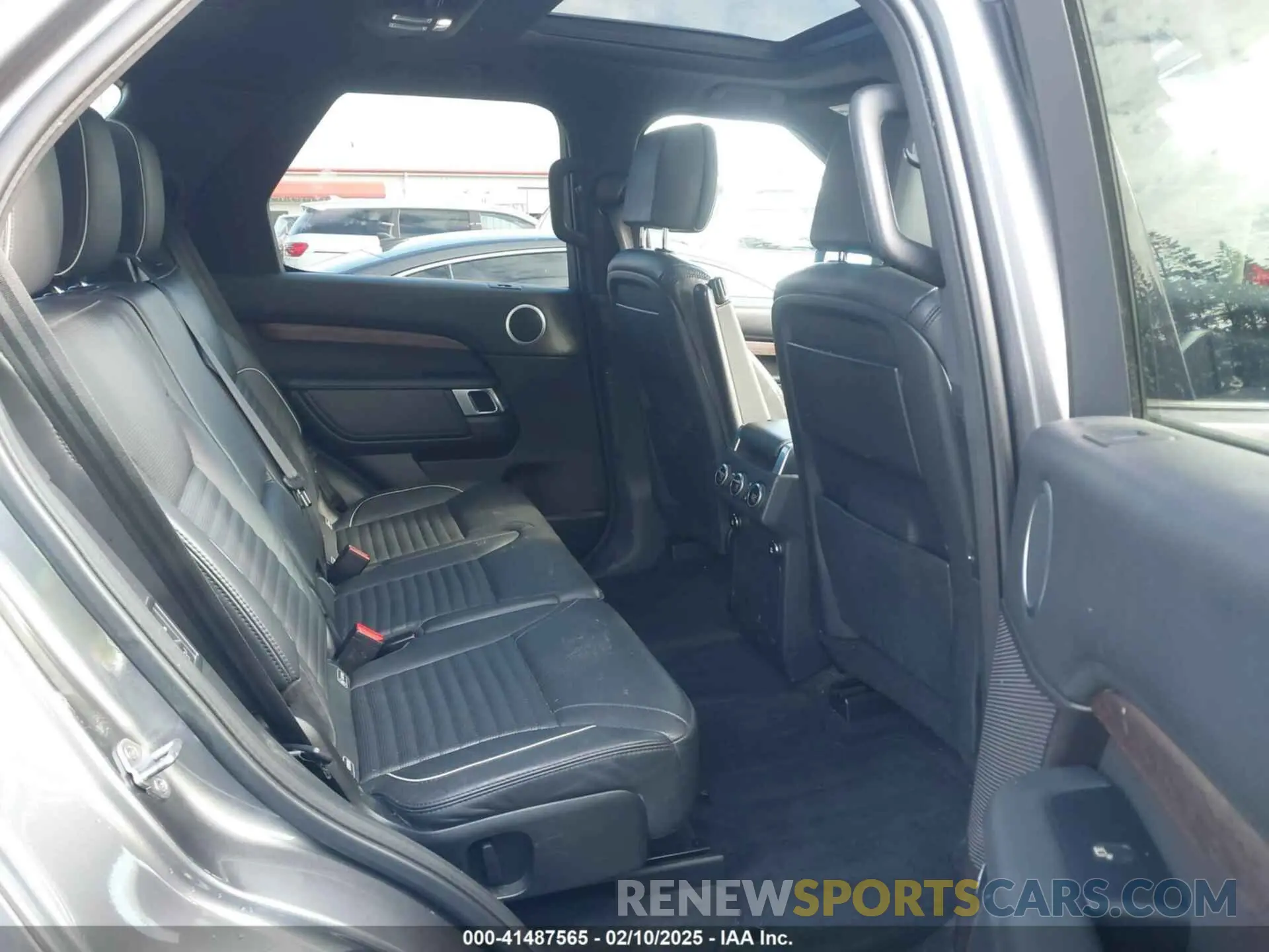 8 fotografías del automóvil dañado SALRT2RV4KA086492 LAND ROVER DISCOVERY 2019