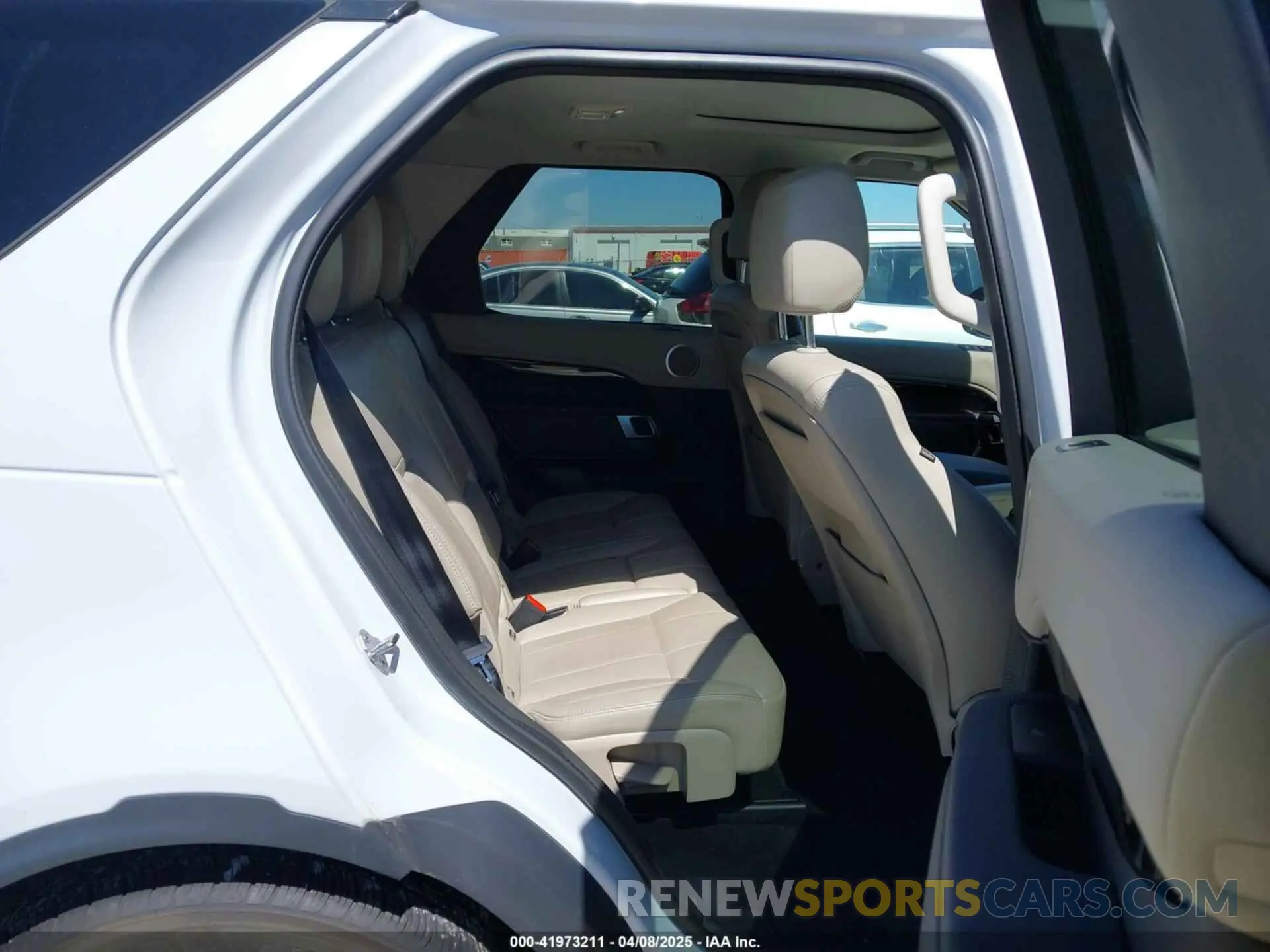 8 fotografías del automóvil dañado SALRG2RV1L2424267 LAND ROVER DISCOVERY 2020