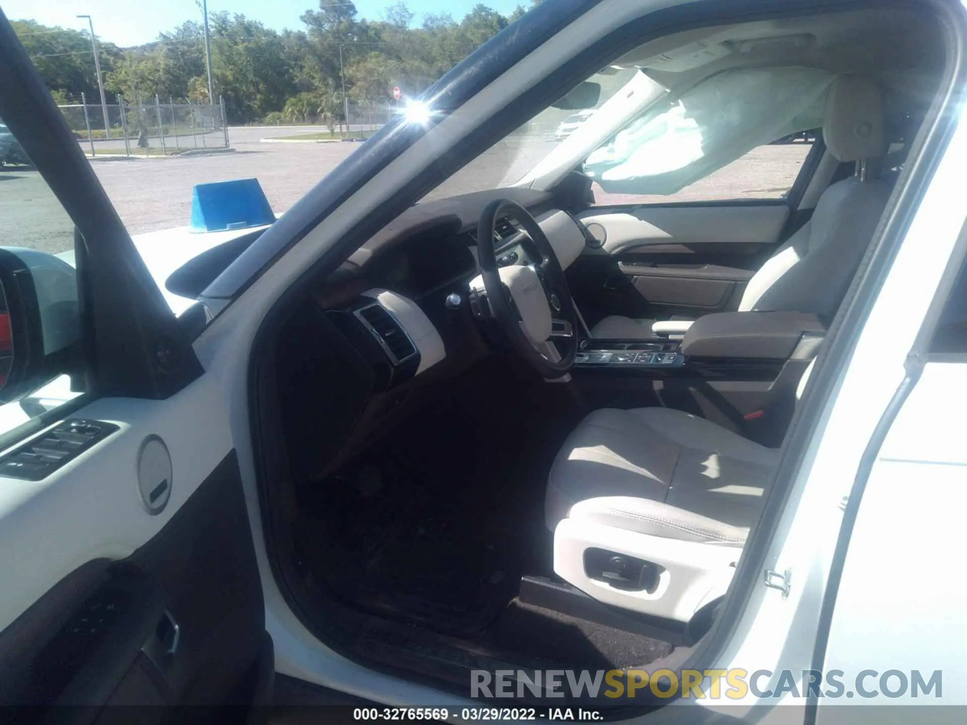5 fotografías del automóvil dañado SALRR2RV2L2417757 LAND ROVER DISCOVERY 2020