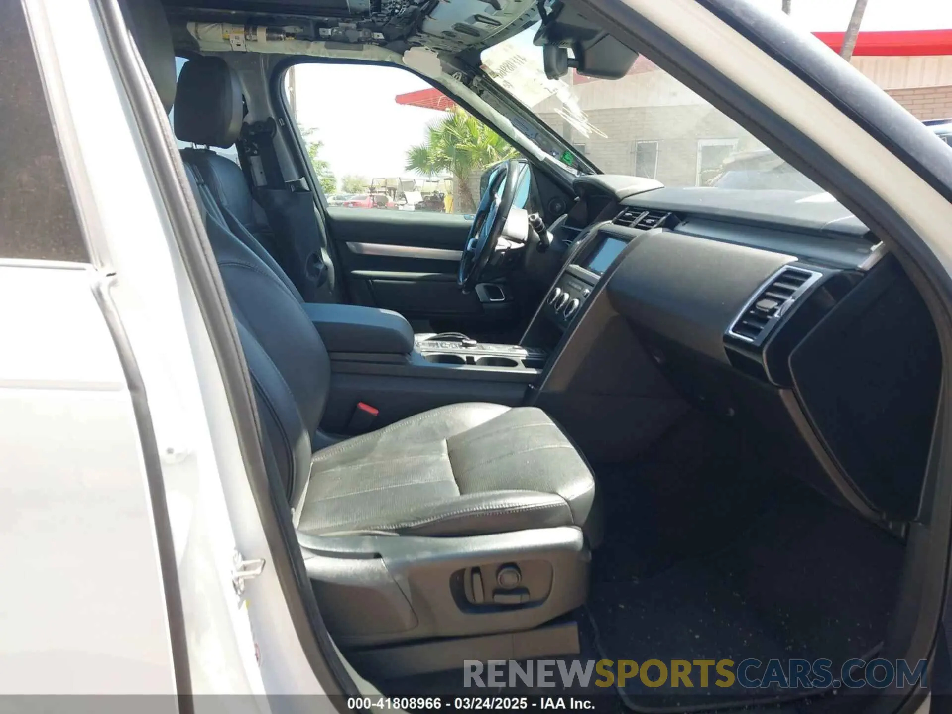 5 fotografías del automóvil dañado SALRU2RV7L2430387 LAND ROVER DISCOVERY 2020