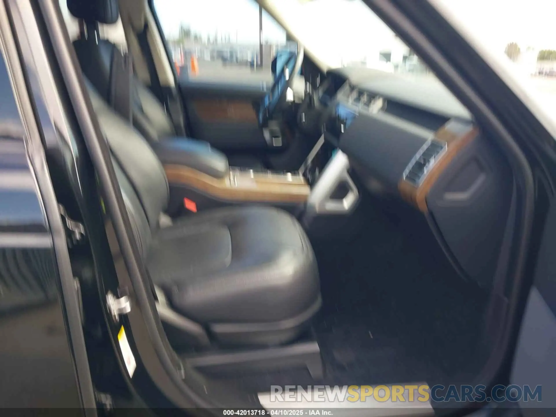 5 fotografías del automóvil dañado SALGR2RV3KA550670 LAND ROVER RANGE ROVER 2019