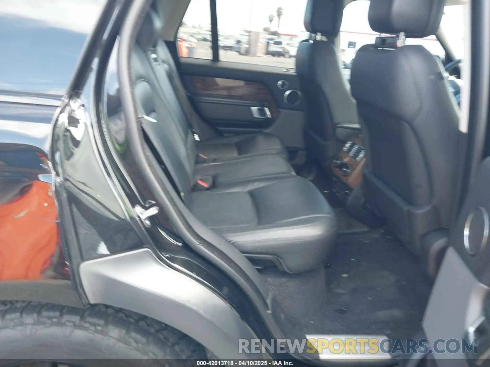 8 fotografías del automóvil dañado SALGR2RV3KA550670 LAND ROVER RANGE ROVER 2019