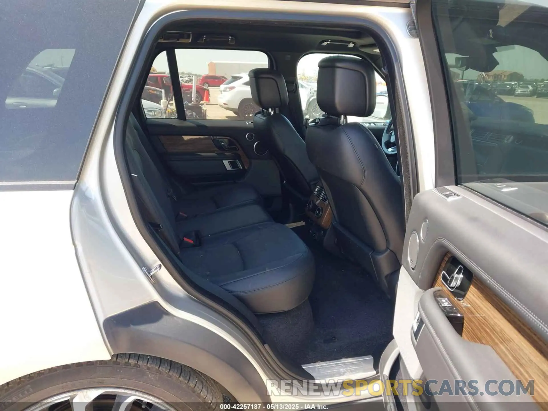 8 fotografías del automóvil dañado SALGS2SV2KA550061 LAND ROVER RANGE ROVER 2019