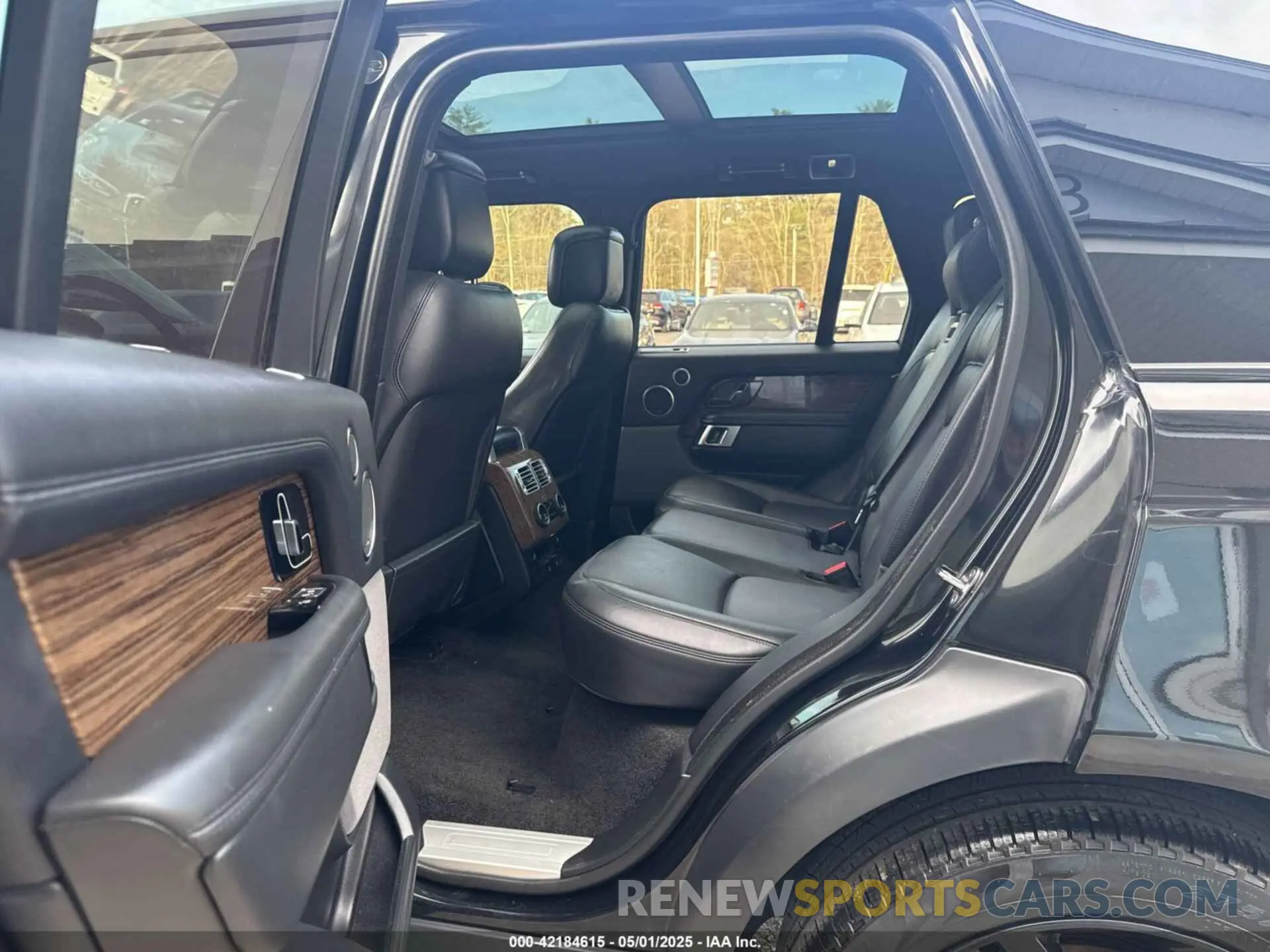 8 fotografías del automóvil dañado SALGS2SV5KA528460 LAND ROVER RANGE ROVER 2019